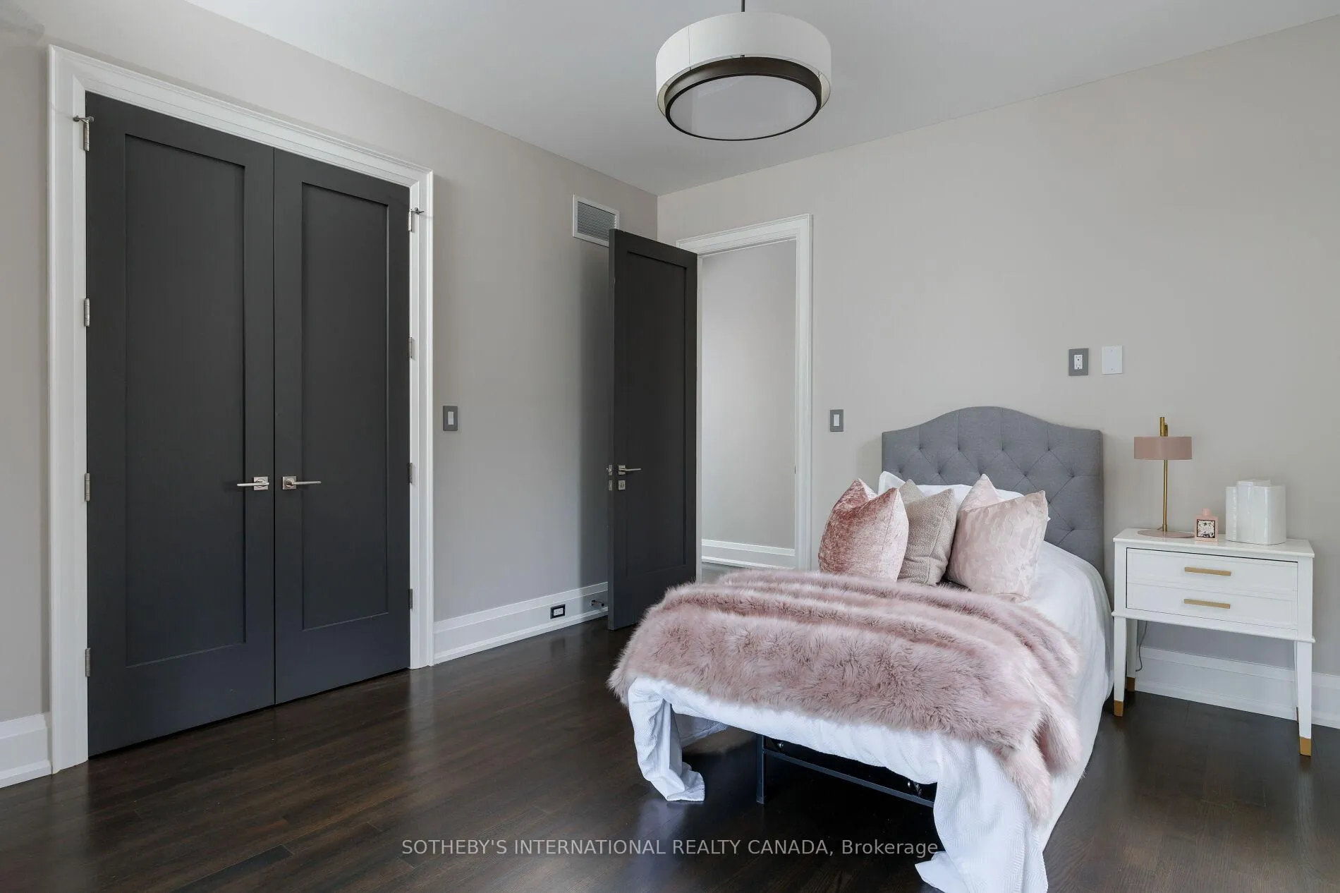 Photo 33 of 122 Wimbleton Road, Etobicoke, Edenbridge-Humber Valley — HOMEH