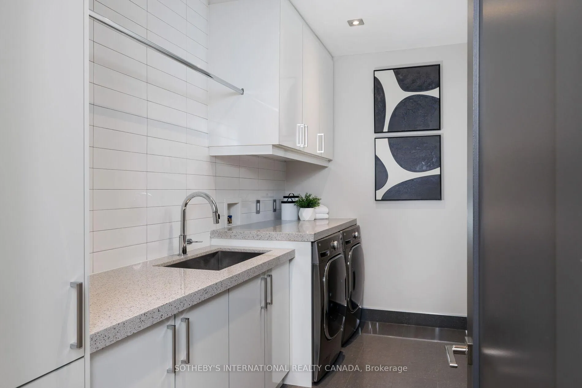 Photo 34 of 122 Wimbleton Road, Etobicoke, Edenbridge-Humber Valley — HOMEH