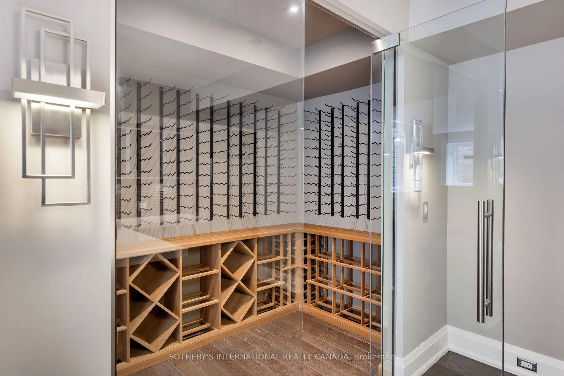 Photo 39 of 122 Wimbleton Road, Etobicoke, Edenbridge-Humber Valley — HOMEH