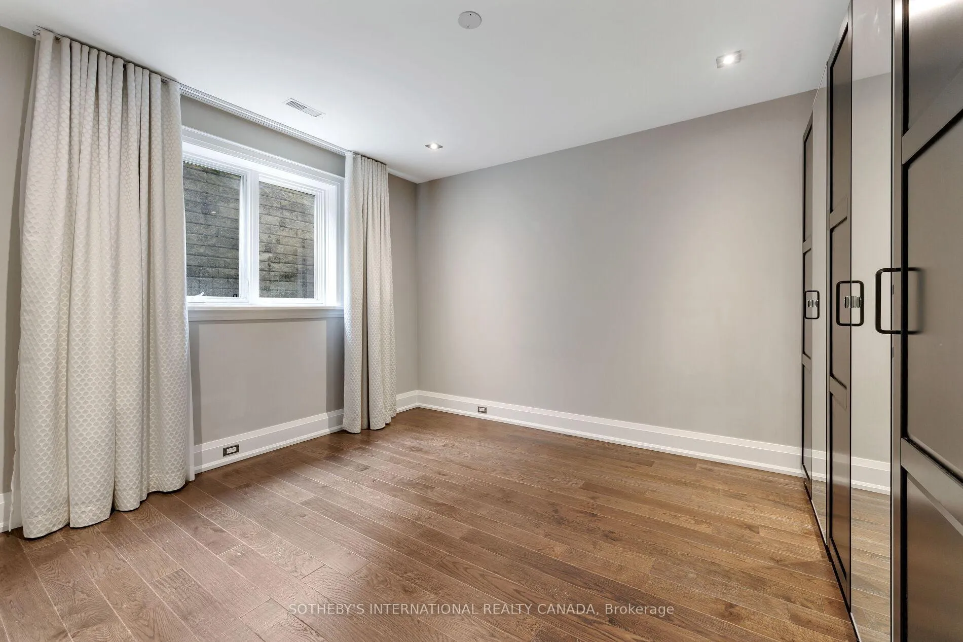 Photo 44 of 122 Wimbleton Road, Etobicoke, Edenbridge-Humber Valley — HOMEH