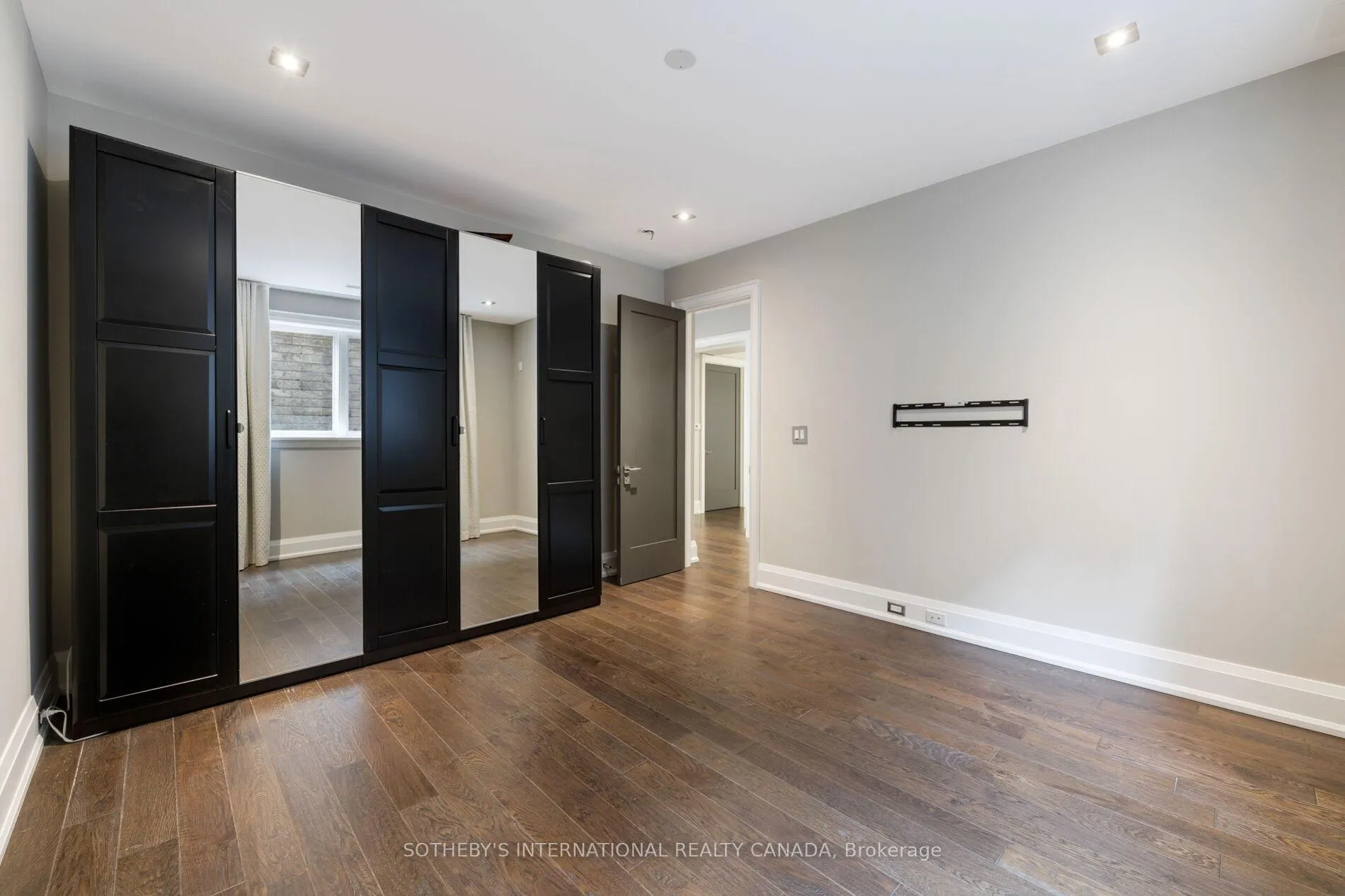 Photo 45 of 122 Wimbleton Road, Etobicoke, Edenbridge-Humber Valley — HOMEH
