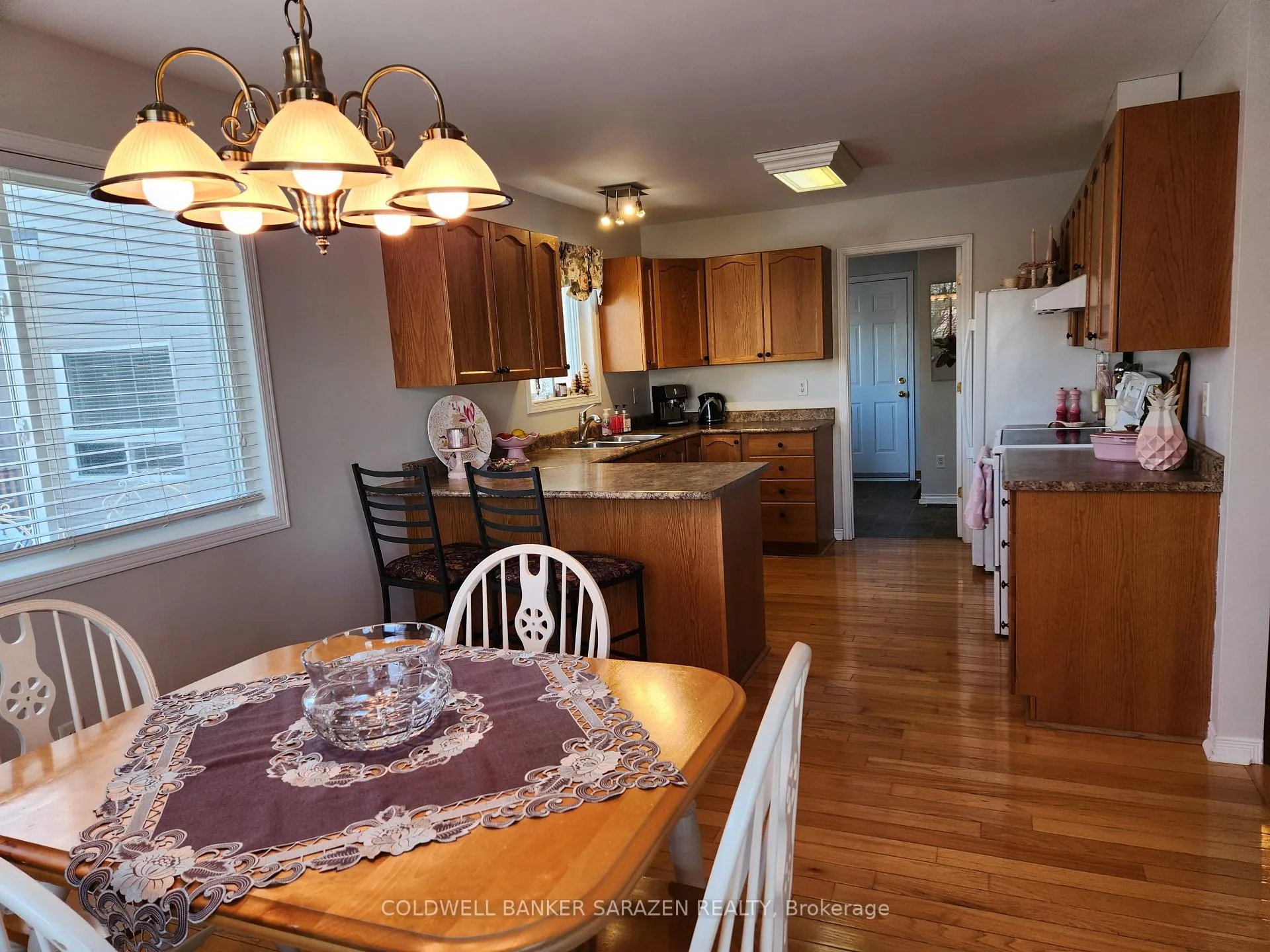 Photo 10 of 105 Mclachlin Street S, Arnprior — HOMEH