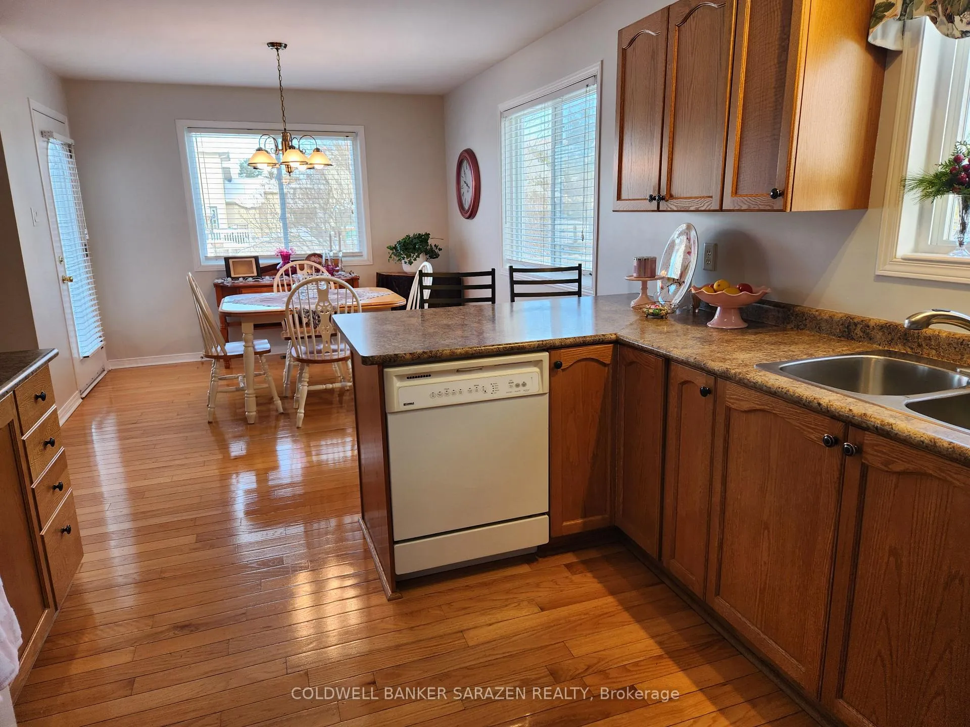 Photo 11 of 105 Mclachlin Street S, Arnprior — HOMEH