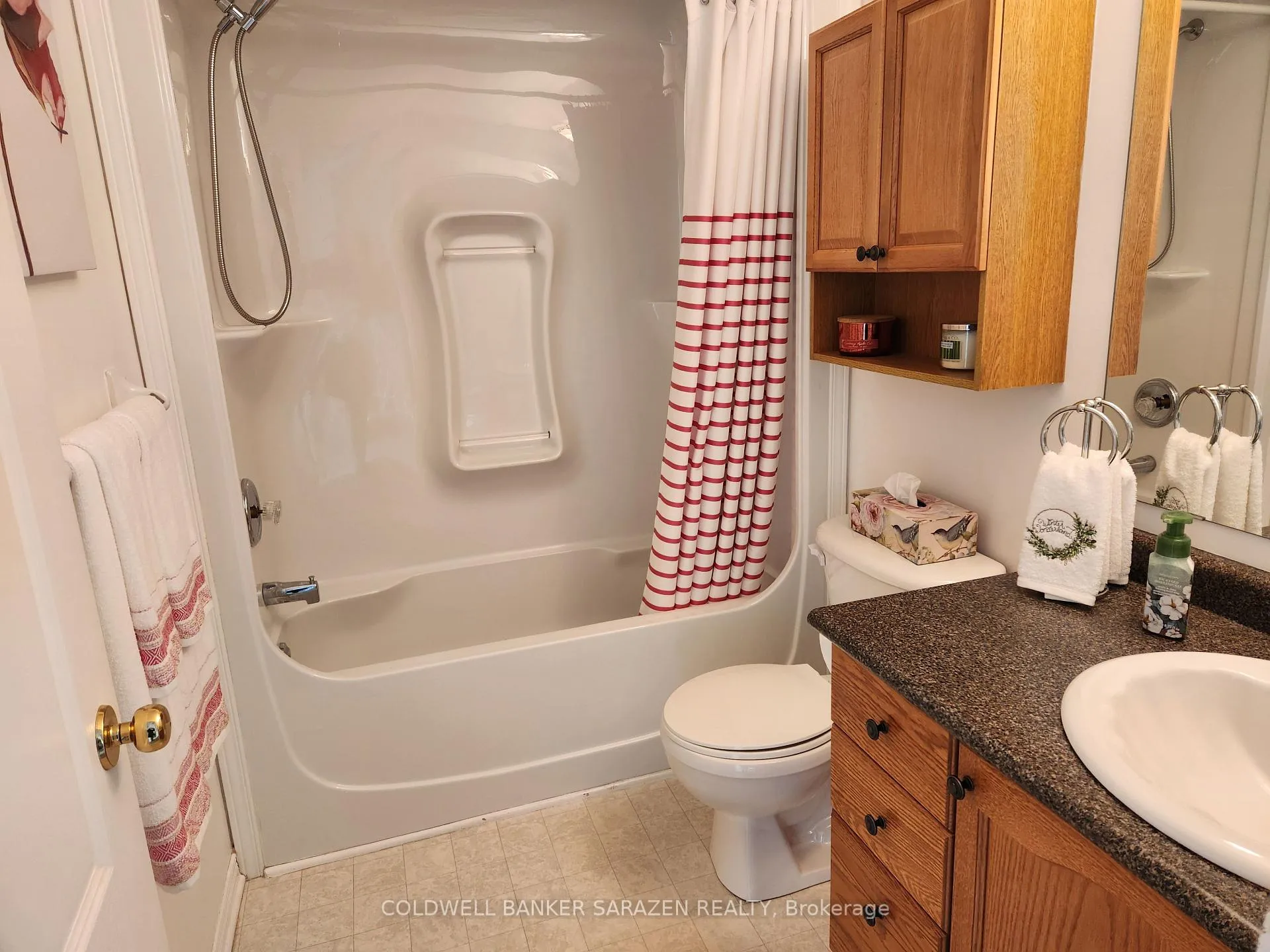 Photo 3 of 105 Mclachlin Street S, Arnprior — HOMEH