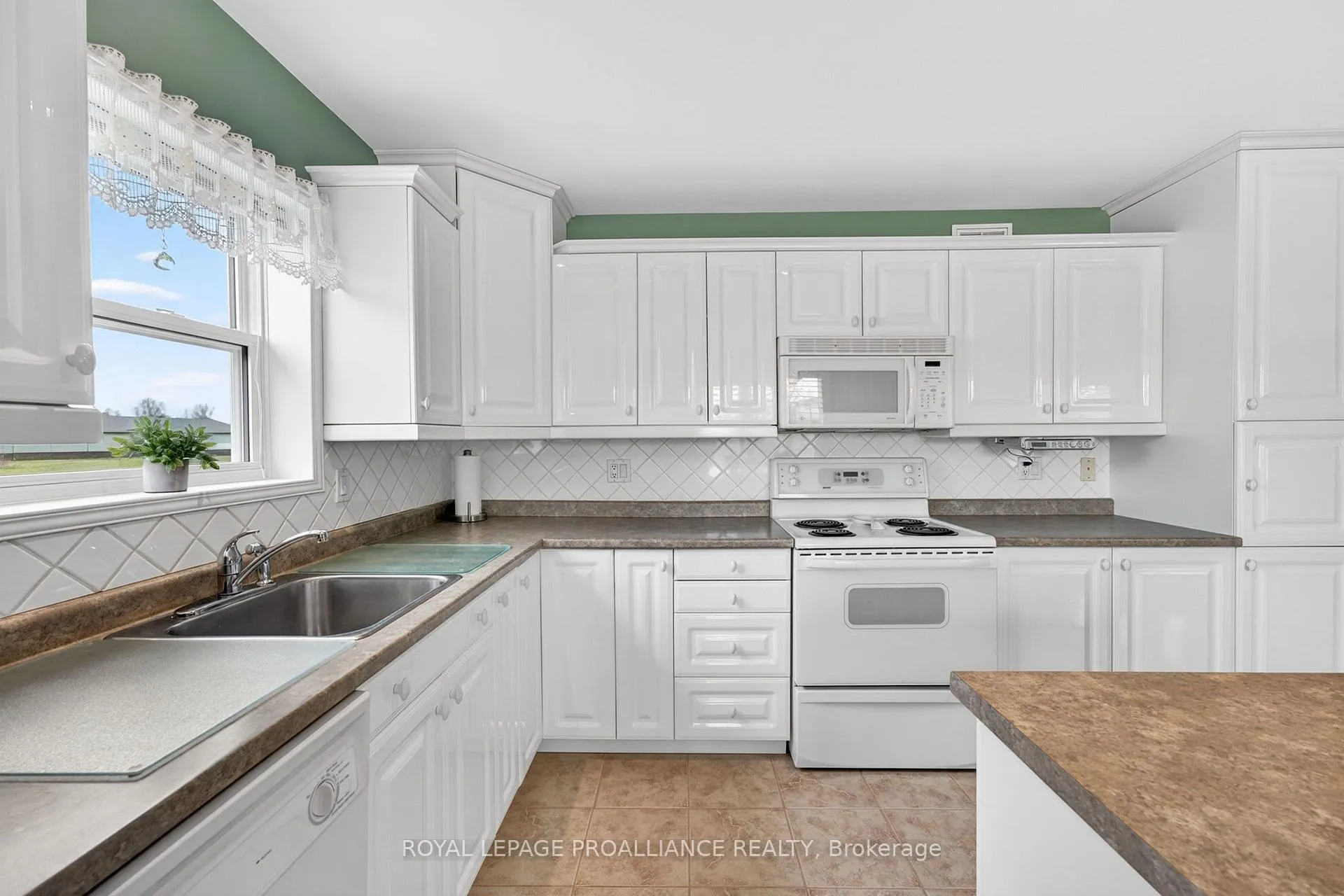 Photo 13 of 75 Homan Road, Belleville, Thurlow Ward — HOMEH