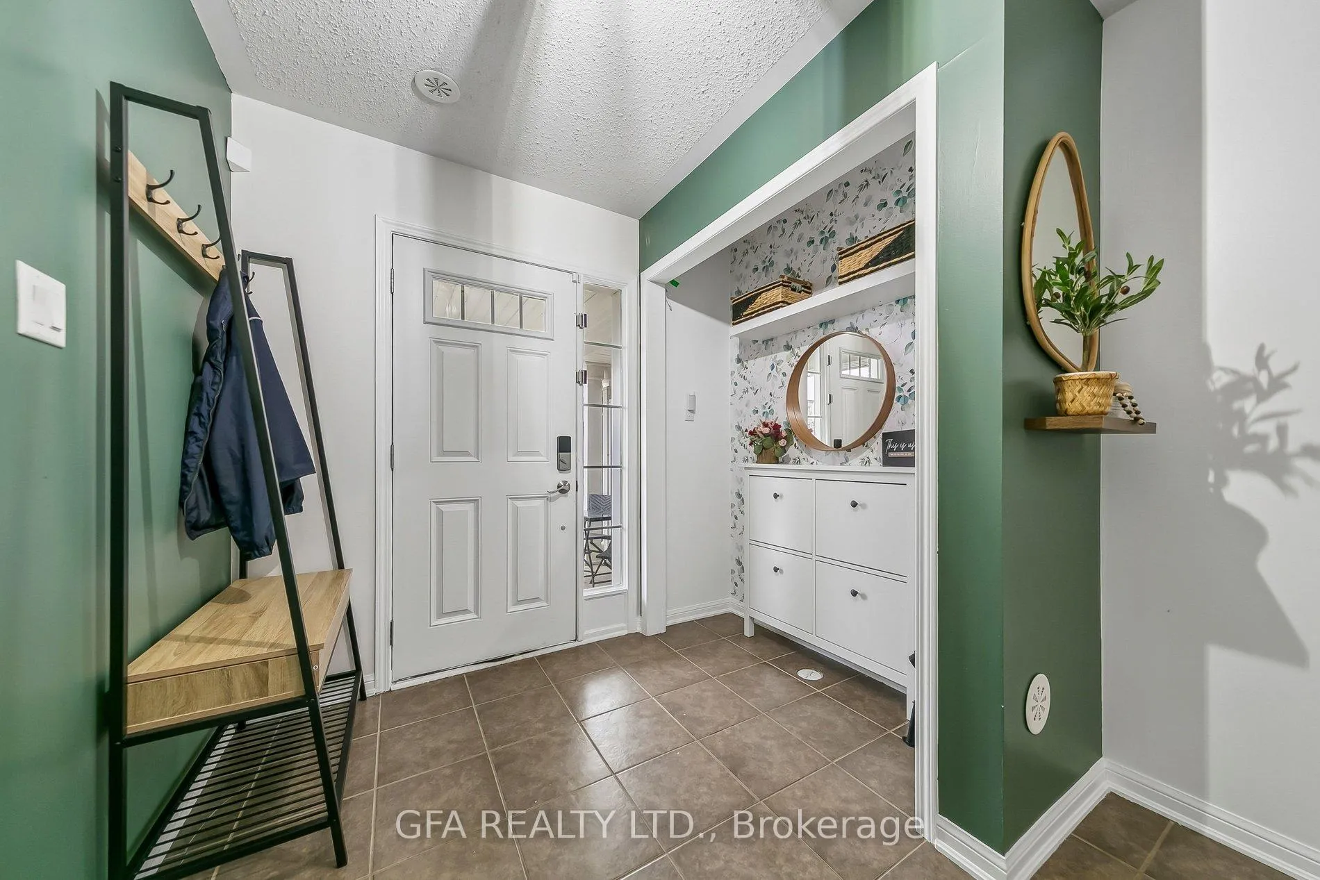 Photo 6 of 937 Nadalin Heights, Milton, Willmott — HOMEH