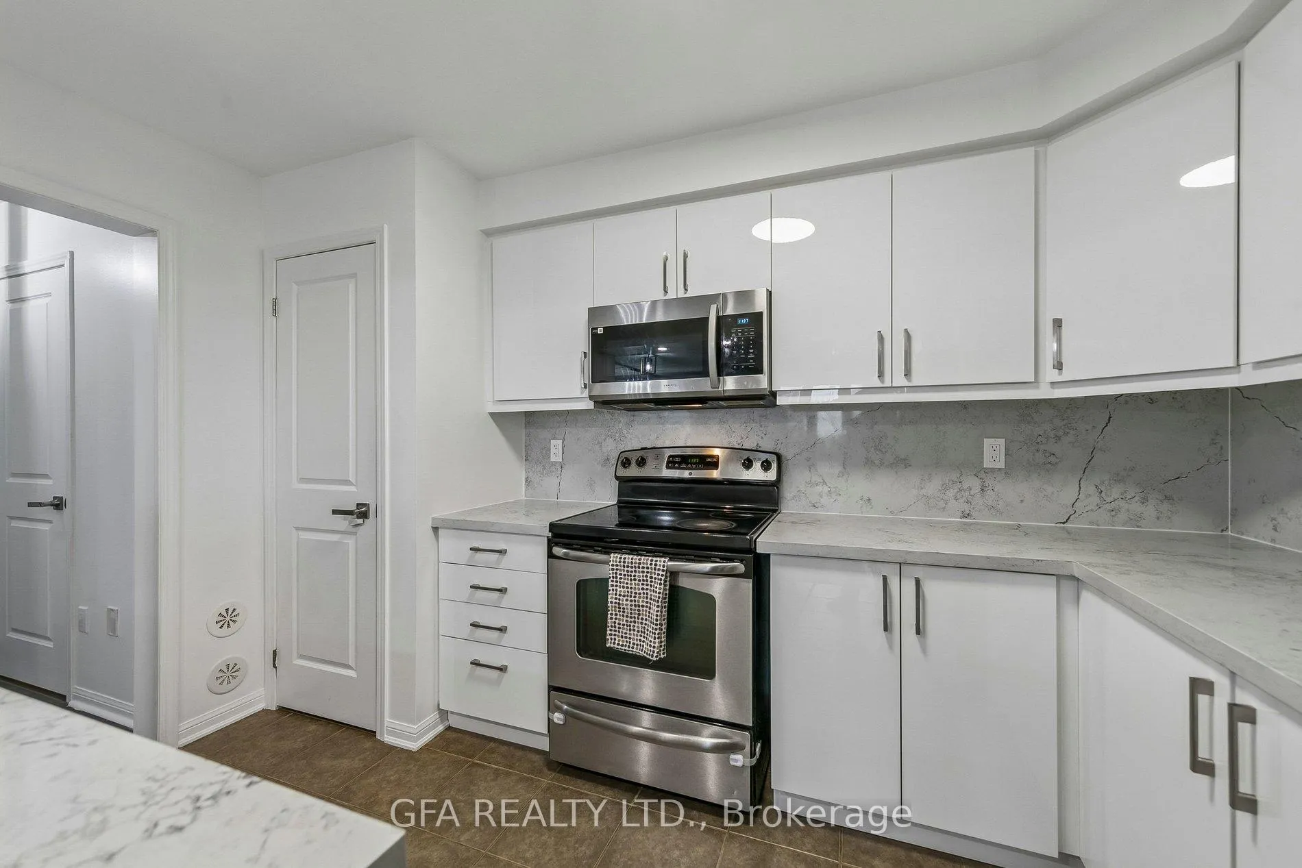Photo 10 of 937 Nadalin Heights, Milton, Willmott — HOMEH