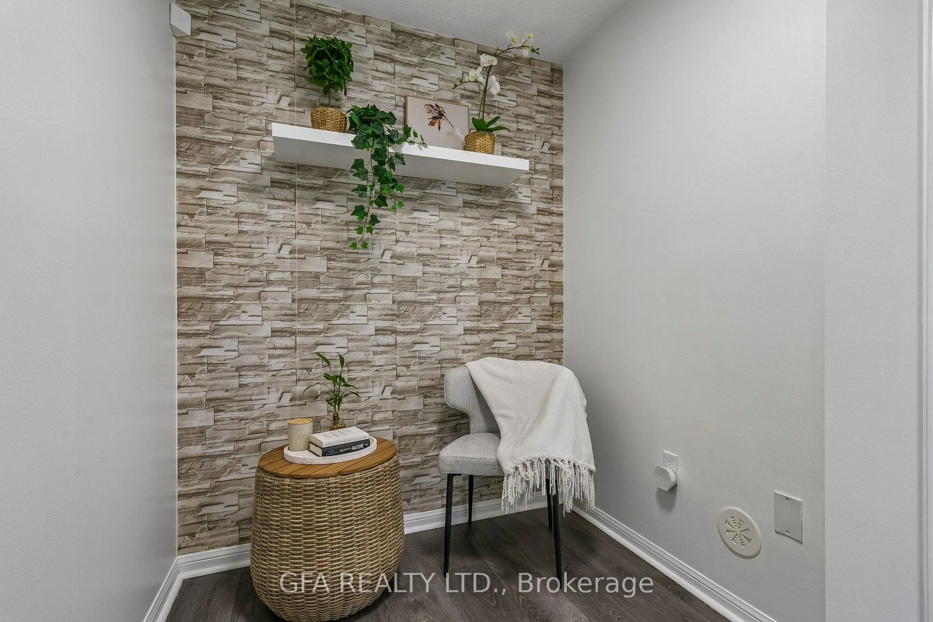 Photo 23 of 937 Nadalin Heights, Milton, Willmott — HOMEH