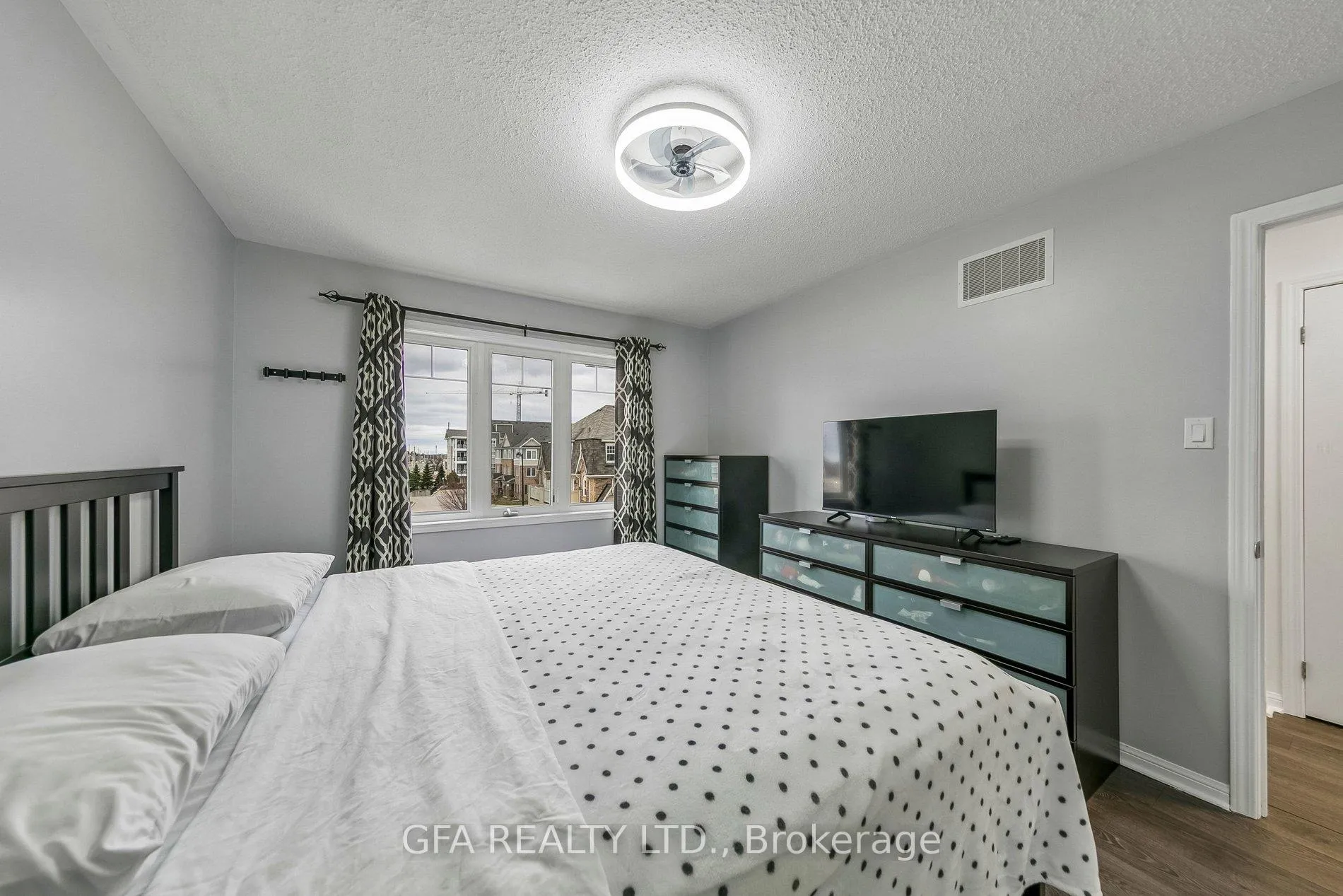 Photo 25 of 937 Nadalin Heights, Milton, Willmott — HOMEH