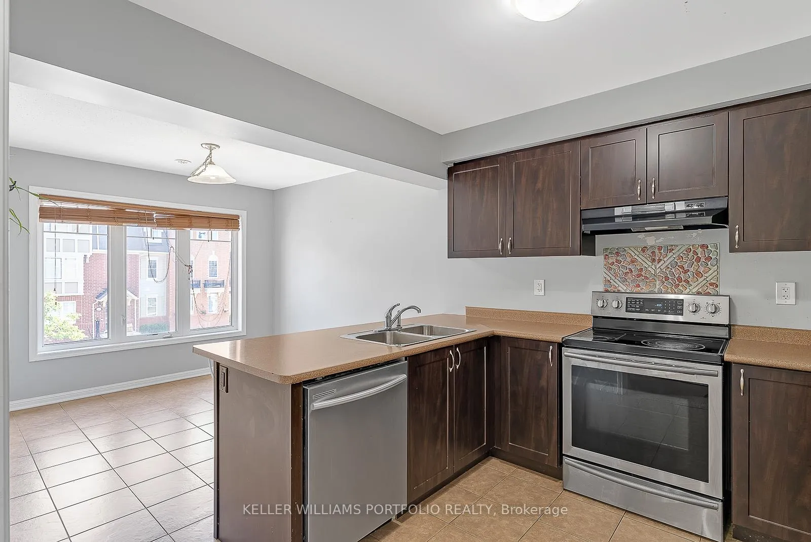Photo 6 of 32 Affleck Road, Brampton, Northwest Brampton — HOMEH