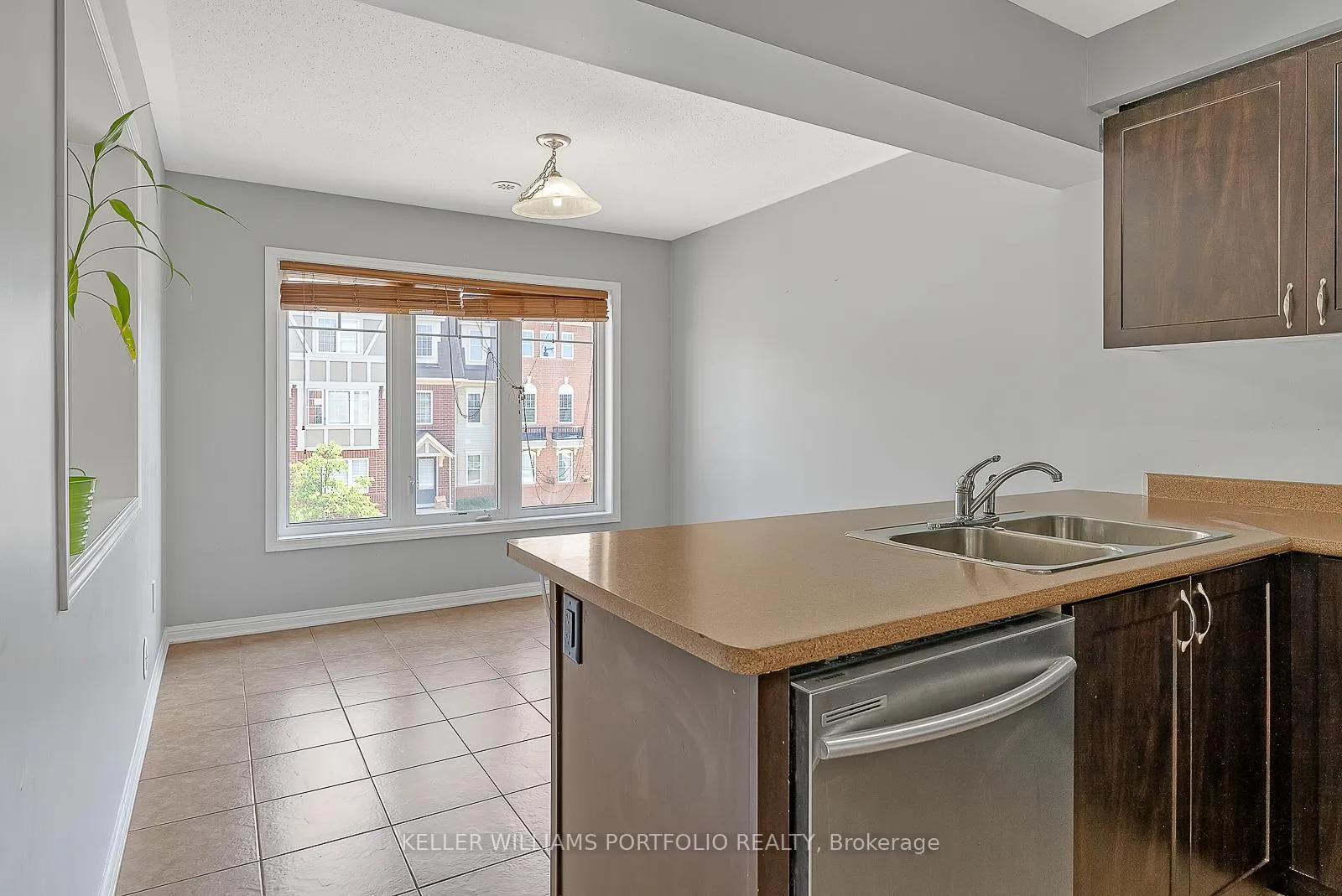 Photo 10 of 32 Affleck Road, Brampton, Northwest Brampton — HOMEH