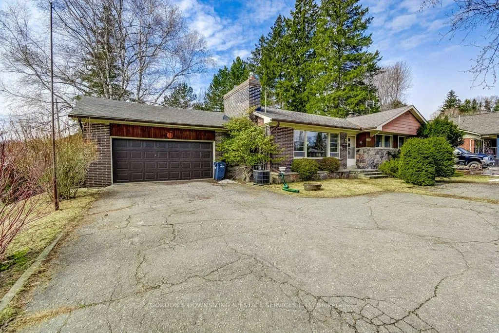 Photo 3 of 130 Confederation Street, Halton Hills, Glen Williams — HOMEH