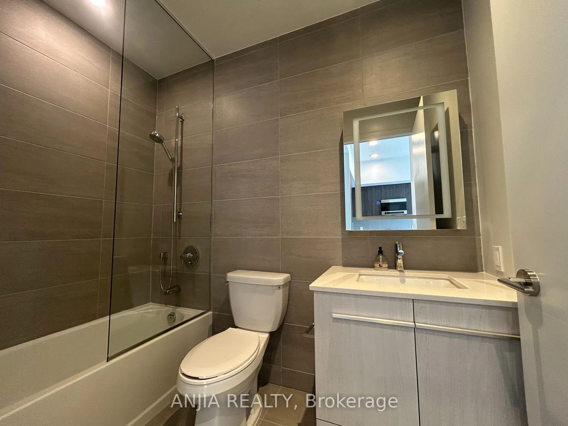 Photo 11 of Unit 4705, 8 Cumberland Street, Toronto, The Annex — HOMEH