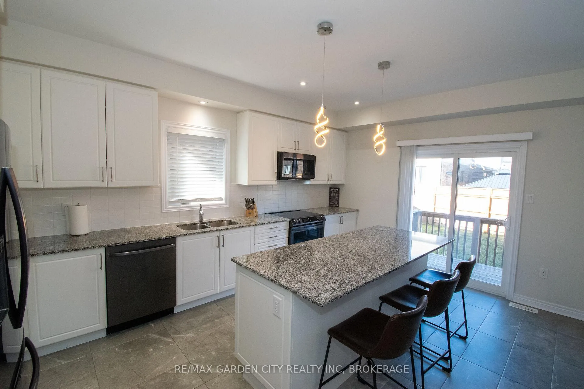 Photo 9 of 243 Shoreview Drive, Welland, Hwy 406/Welland — HOMEH