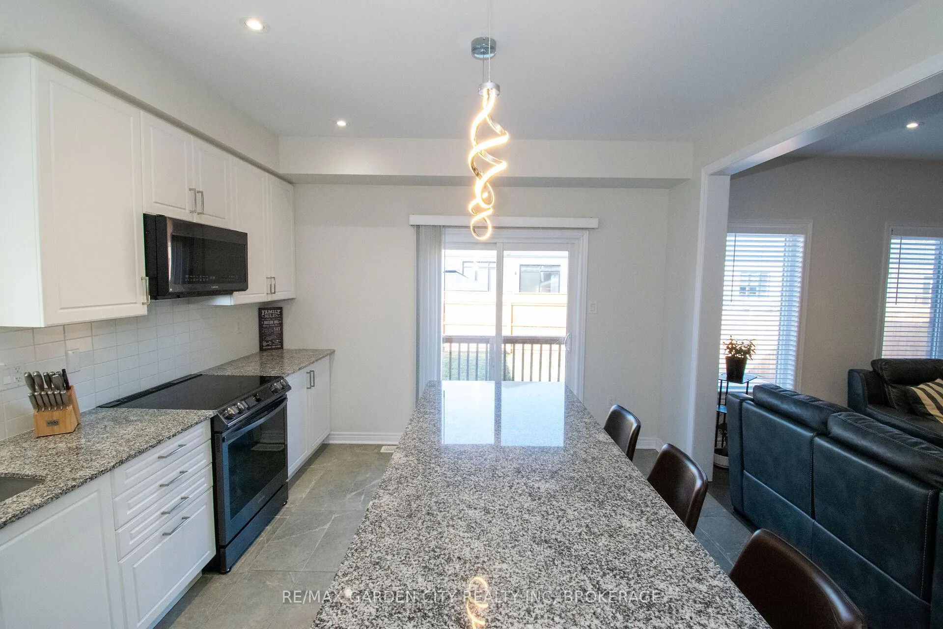 Photo 10 of 243 Shoreview Drive, Welland, Hwy 406/Welland — HOMEH