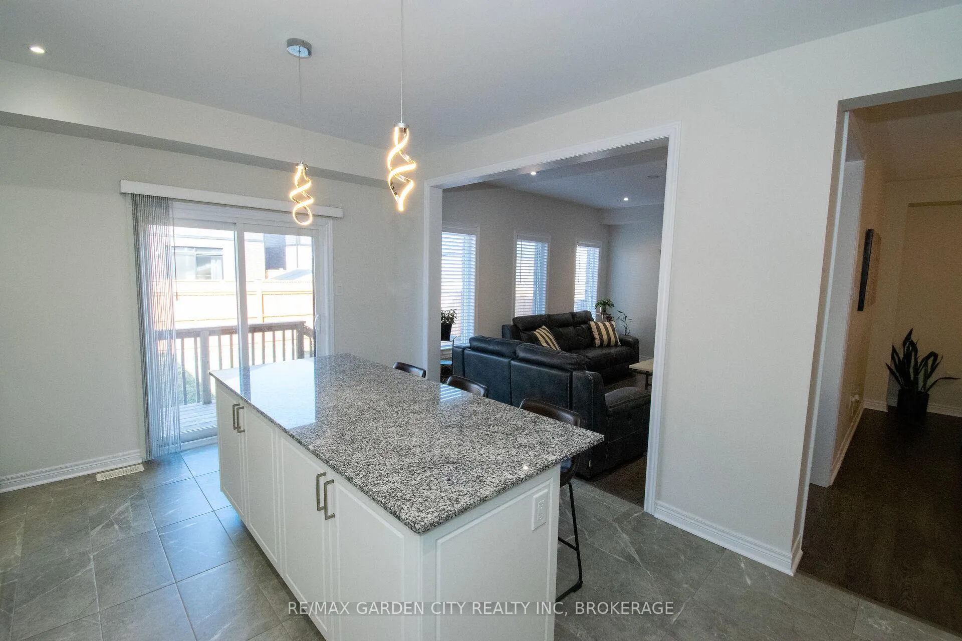Photo 11 of 243 Shoreview Drive, Welland, Hwy 406/Welland — HOMEH