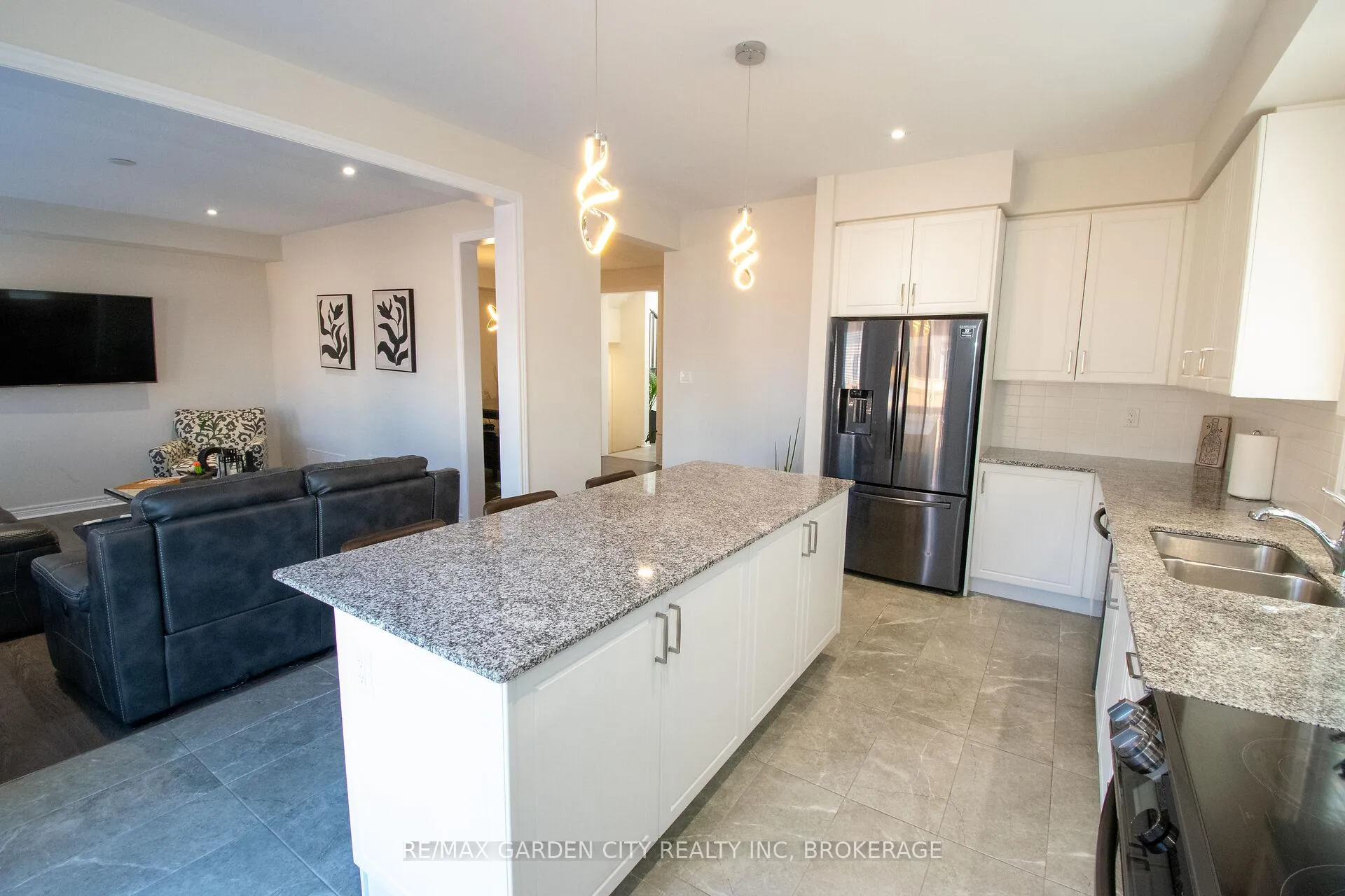 Photo 12 of 243 Shoreview Drive, Welland, Hwy 406/Welland — HOMEH