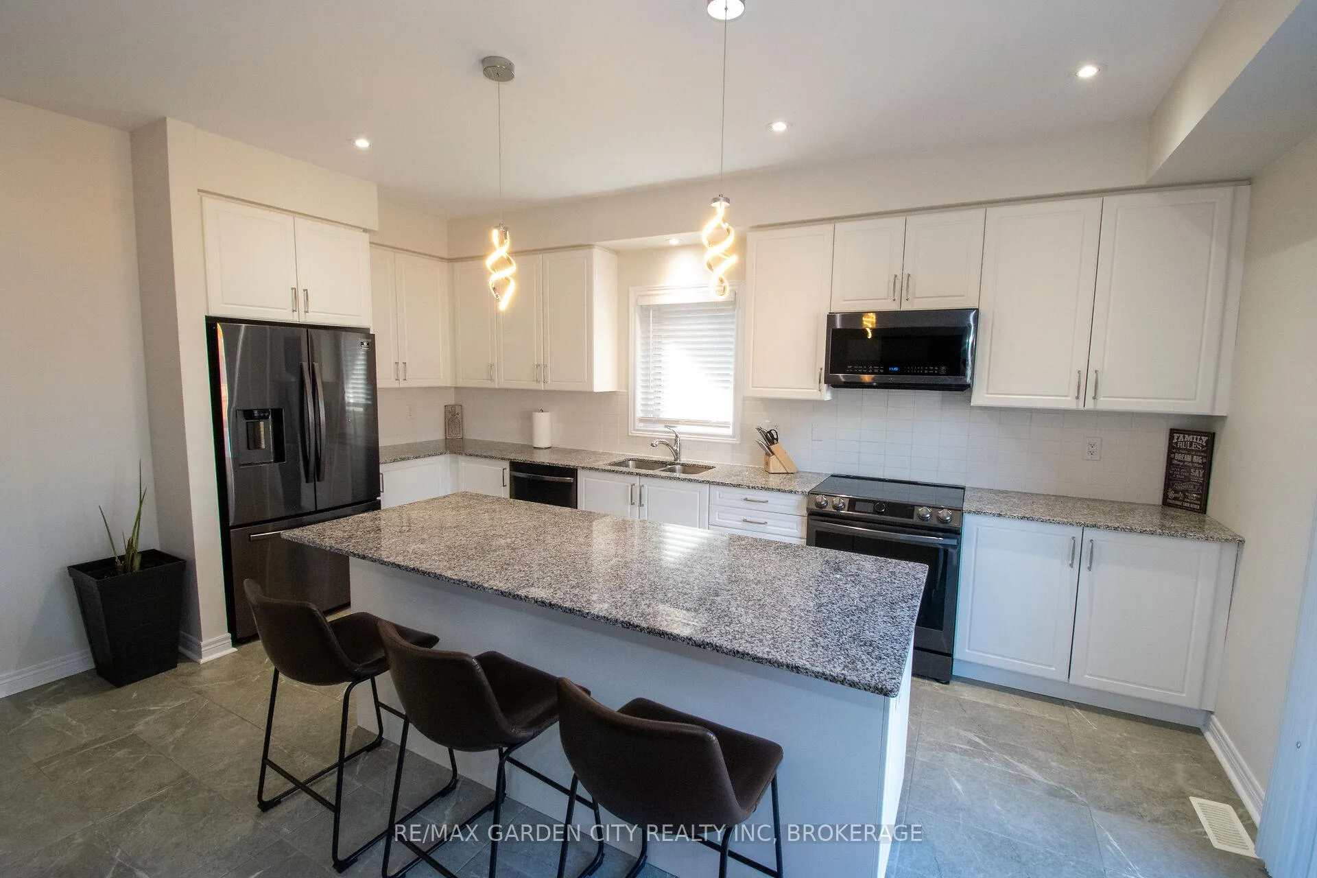 Photo 13 of 243 Shoreview Drive, Welland, Hwy 406/Welland — HOMEH