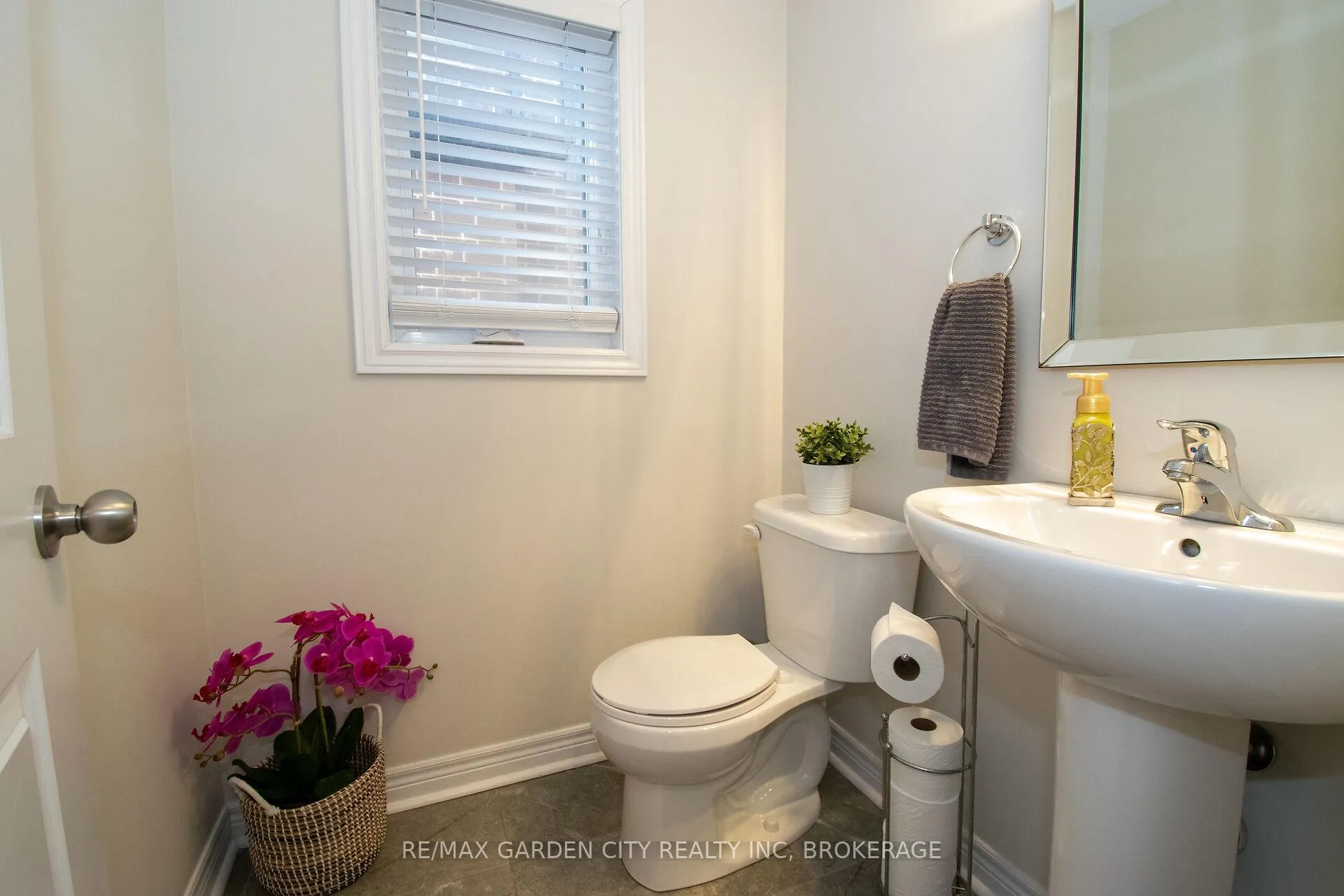 Photo 22 of 243 Shoreview Drive, Welland, Hwy 406/Welland — HOMEH