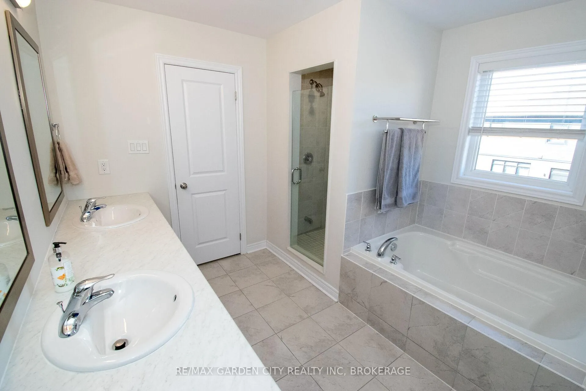 Photo 27 of 243 Shoreview Drive, Welland, Hwy 406/Welland — HOMEH
