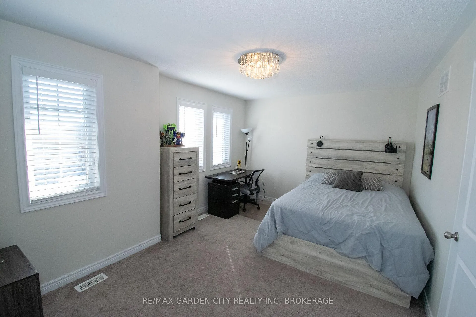 Photo 30 of 243 Shoreview Drive, Welland, Hwy 406/Welland — HOMEH