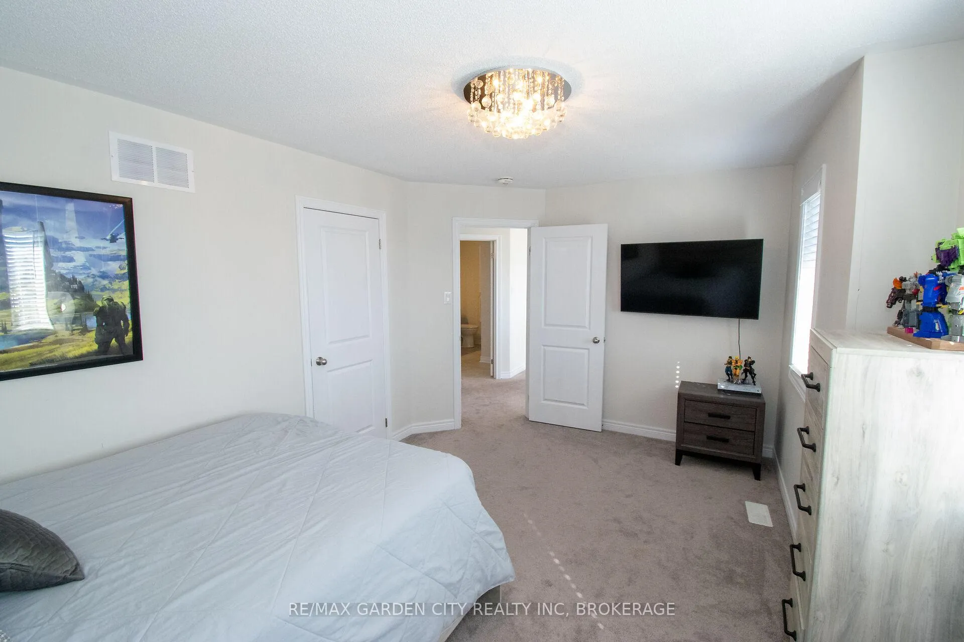 Photo 32 of 243 Shoreview Drive, Welland, Hwy 406/Welland — HOMEH