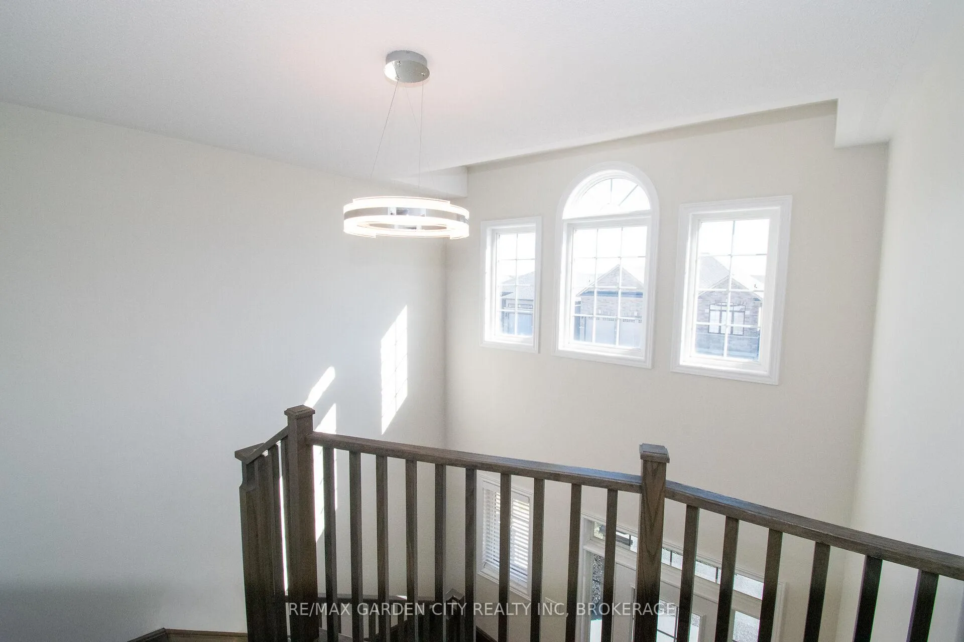 Photo 35 of 243 Shoreview Drive, Welland, Hwy 406/Welland — HOMEH