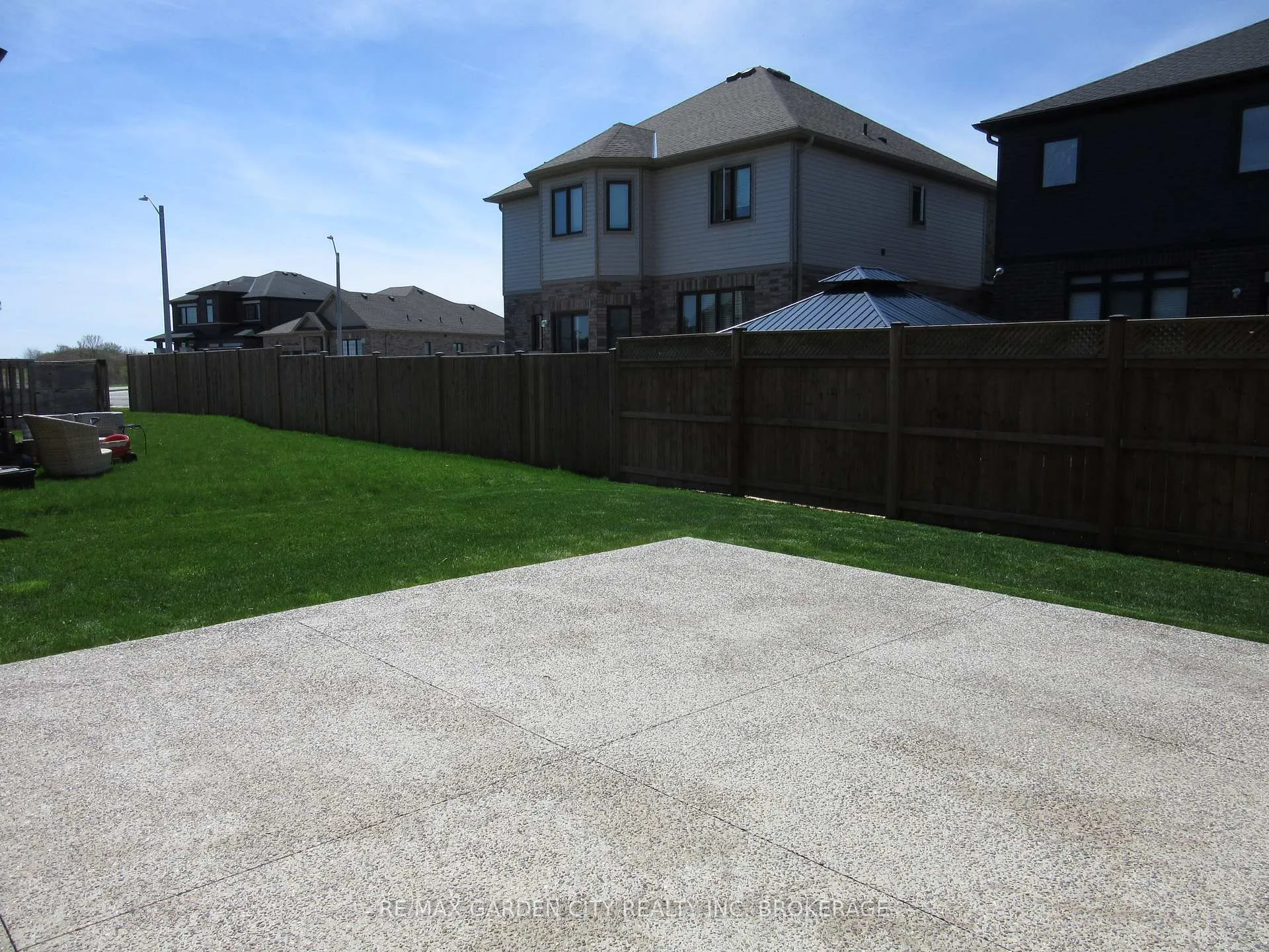 Photo 42 of 243 Shoreview Drive, Welland, Hwy 406/Welland — HOMEH