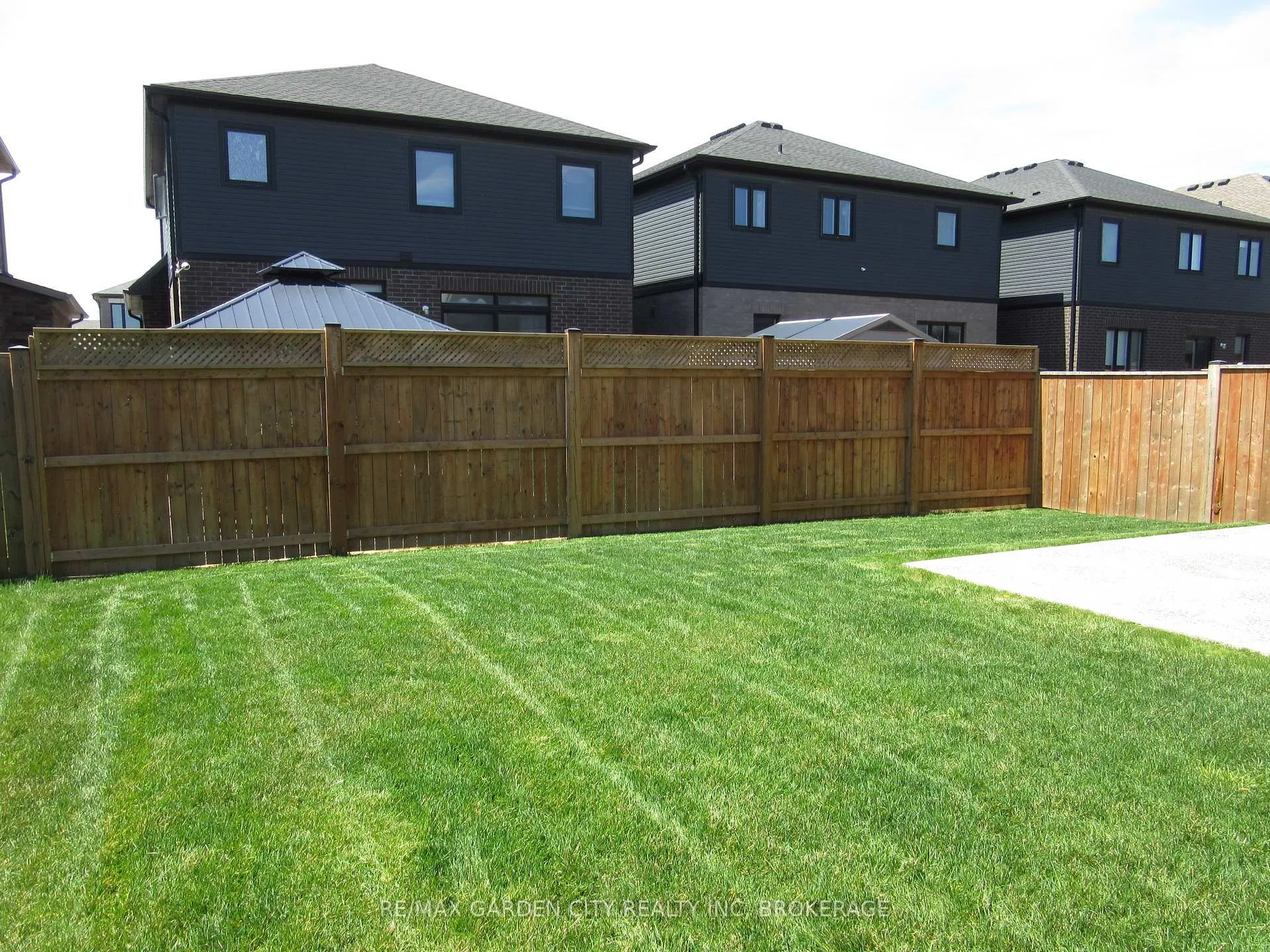 Photo 44 of 243 Shoreview Drive, Welland, Hwy 406/Welland — HOMEH