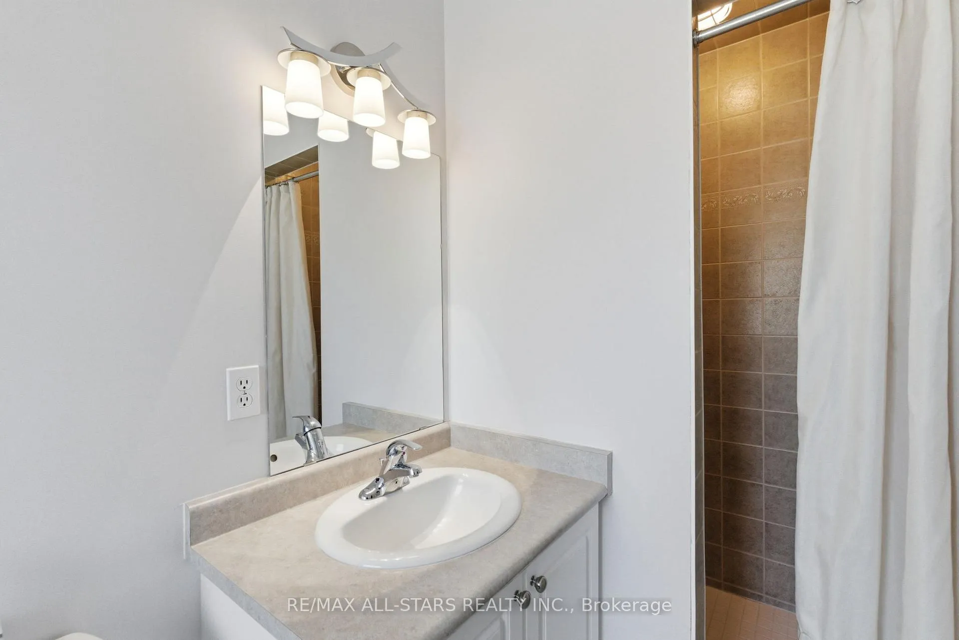 Photo 24 of 49 Rosena Lane, Uxbridge — HOMEH