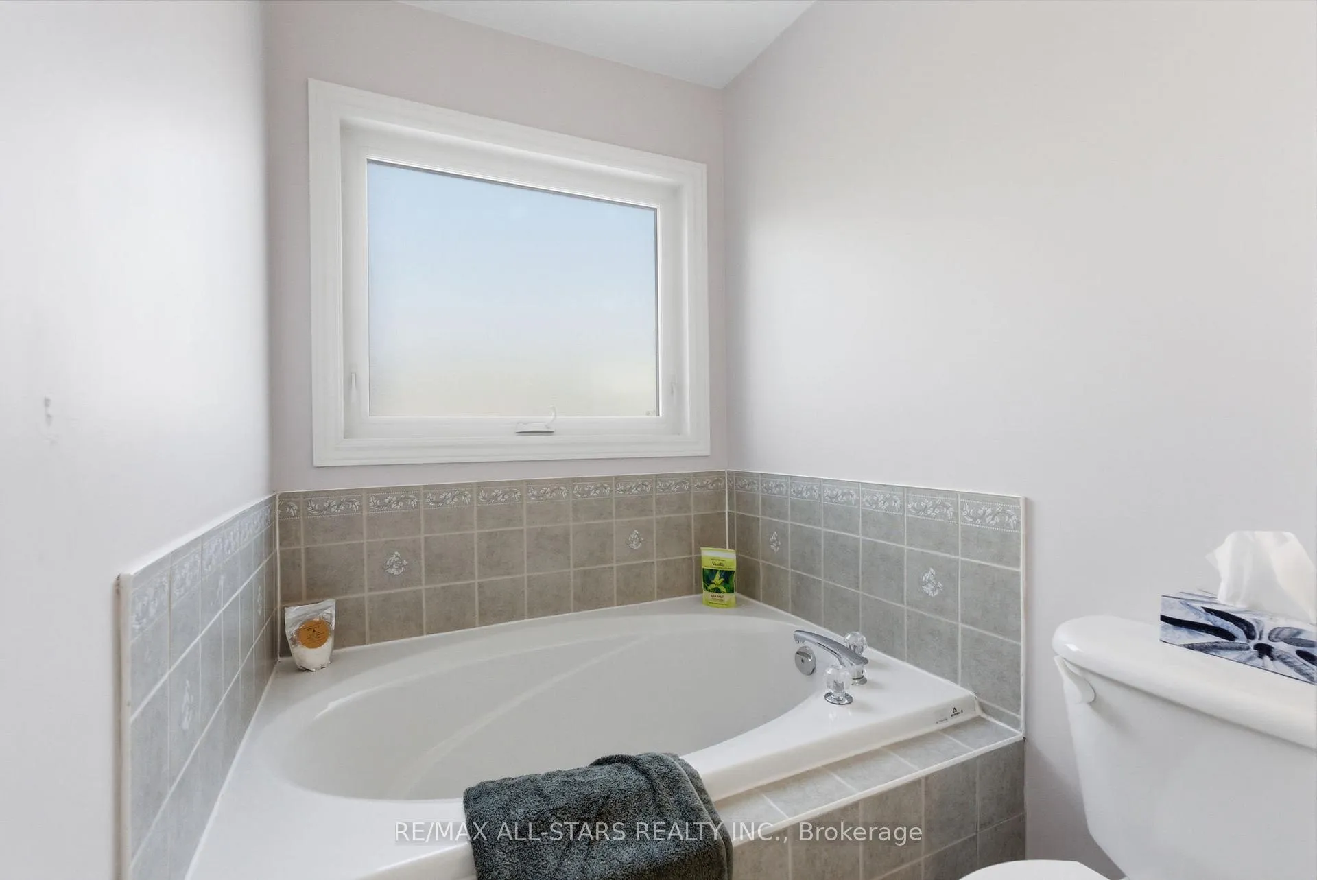 Photo 25 of 49 Rosena Lane, Uxbridge — HOMEH