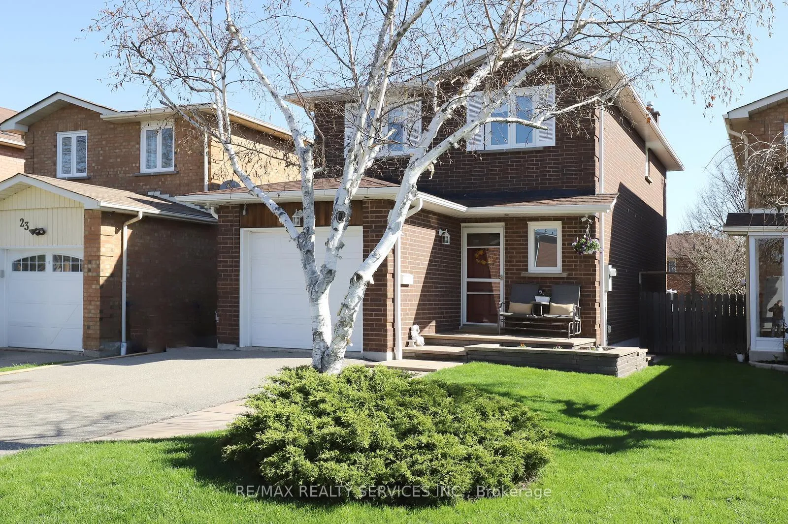 Photo 2 of 21 Shenstone Avenue, Brampton, Heart Lake West — HOMEH