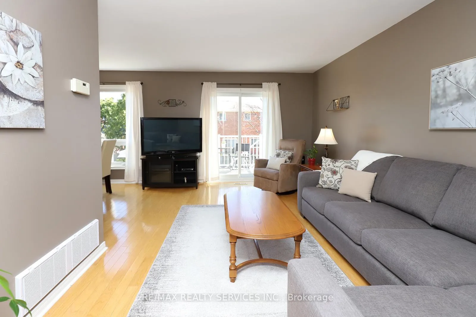 Photo 8 of 21 Shenstone Avenue, Brampton, Heart Lake West — HOMEH