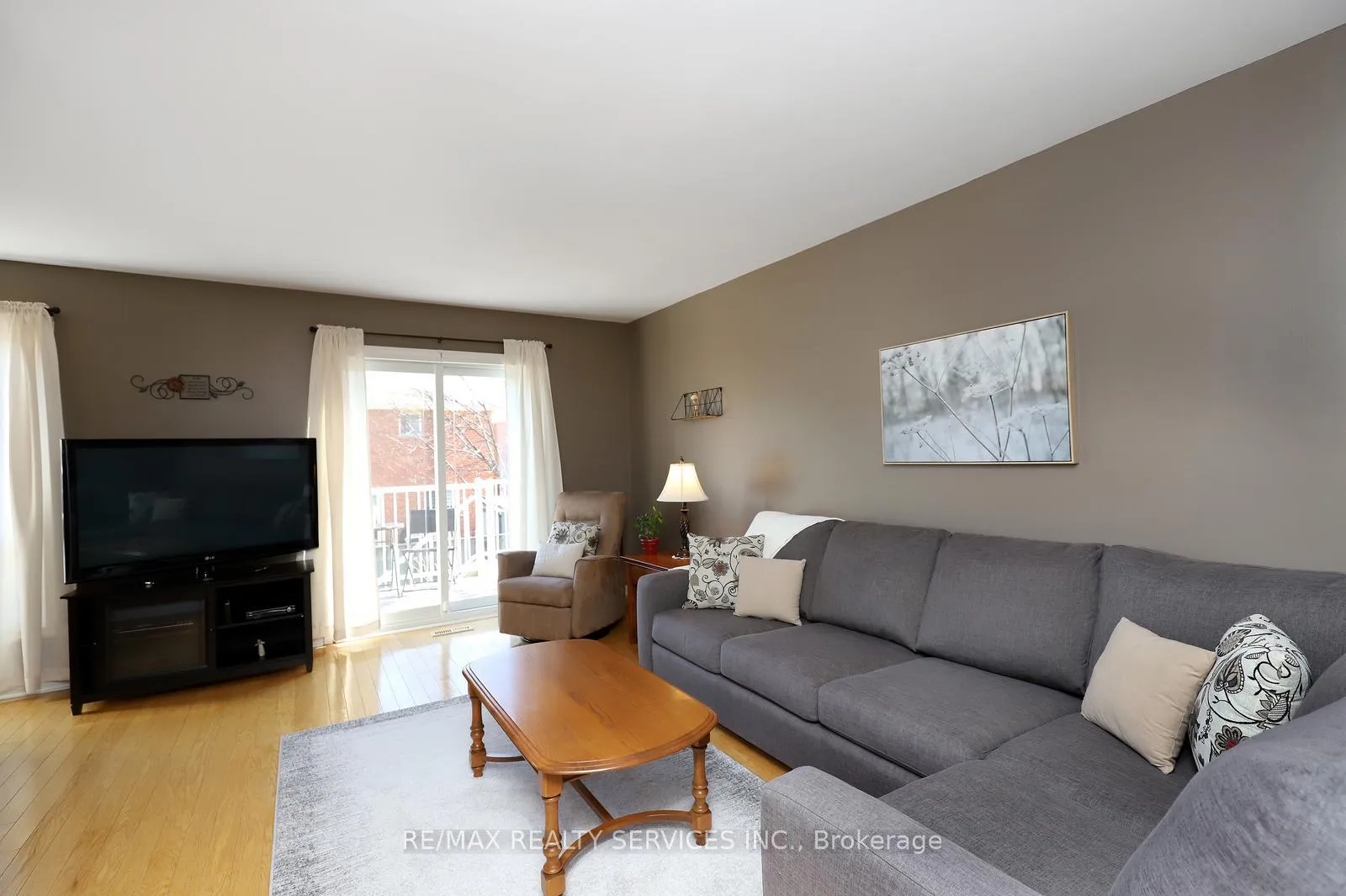 Photo 9 of 21 Shenstone Avenue, Brampton, Heart Lake West — HOMEH