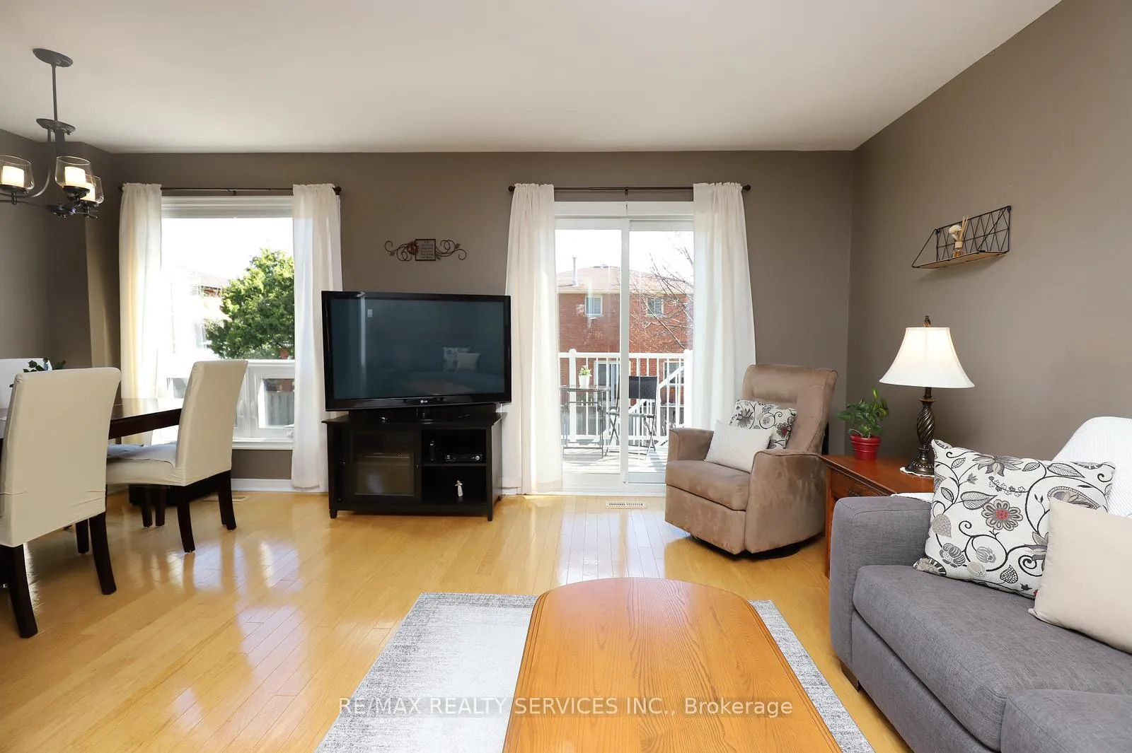 Photo 10 of 21 Shenstone Avenue, Brampton, Heart Lake West — HOMEH