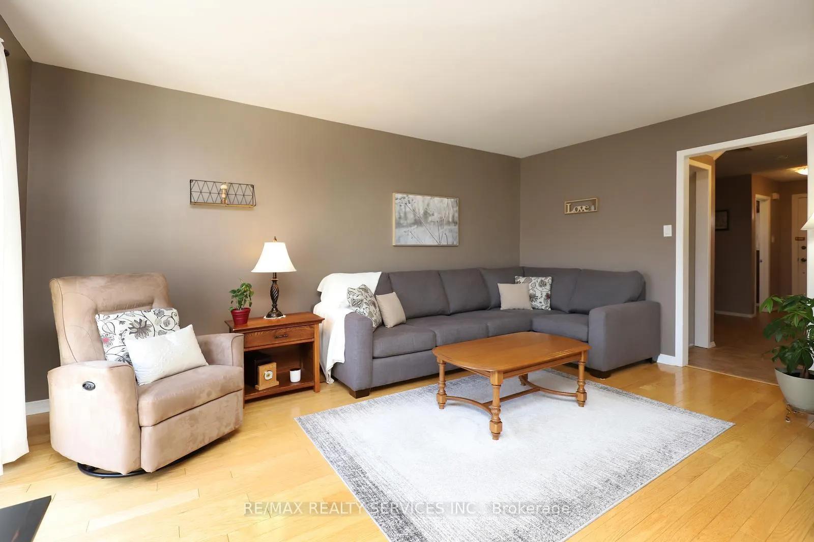 Photo 11 of 21 Shenstone Avenue, Brampton, Heart Lake West — HOMEH