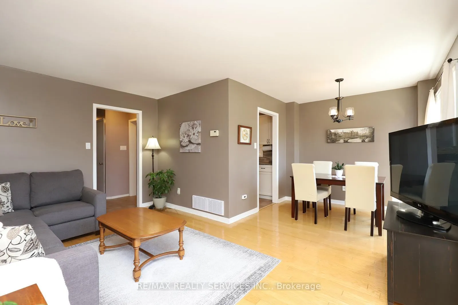 Photo 13 of 21 Shenstone Avenue, Brampton, Heart Lake West — HOMEH