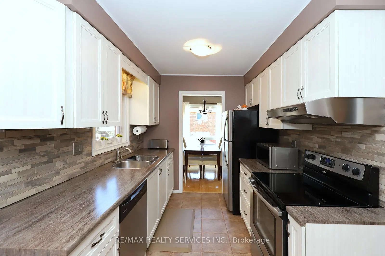 Photo 16 of 21 Shenstone Avenue, Brampton, Heart Lake West — HOMEH