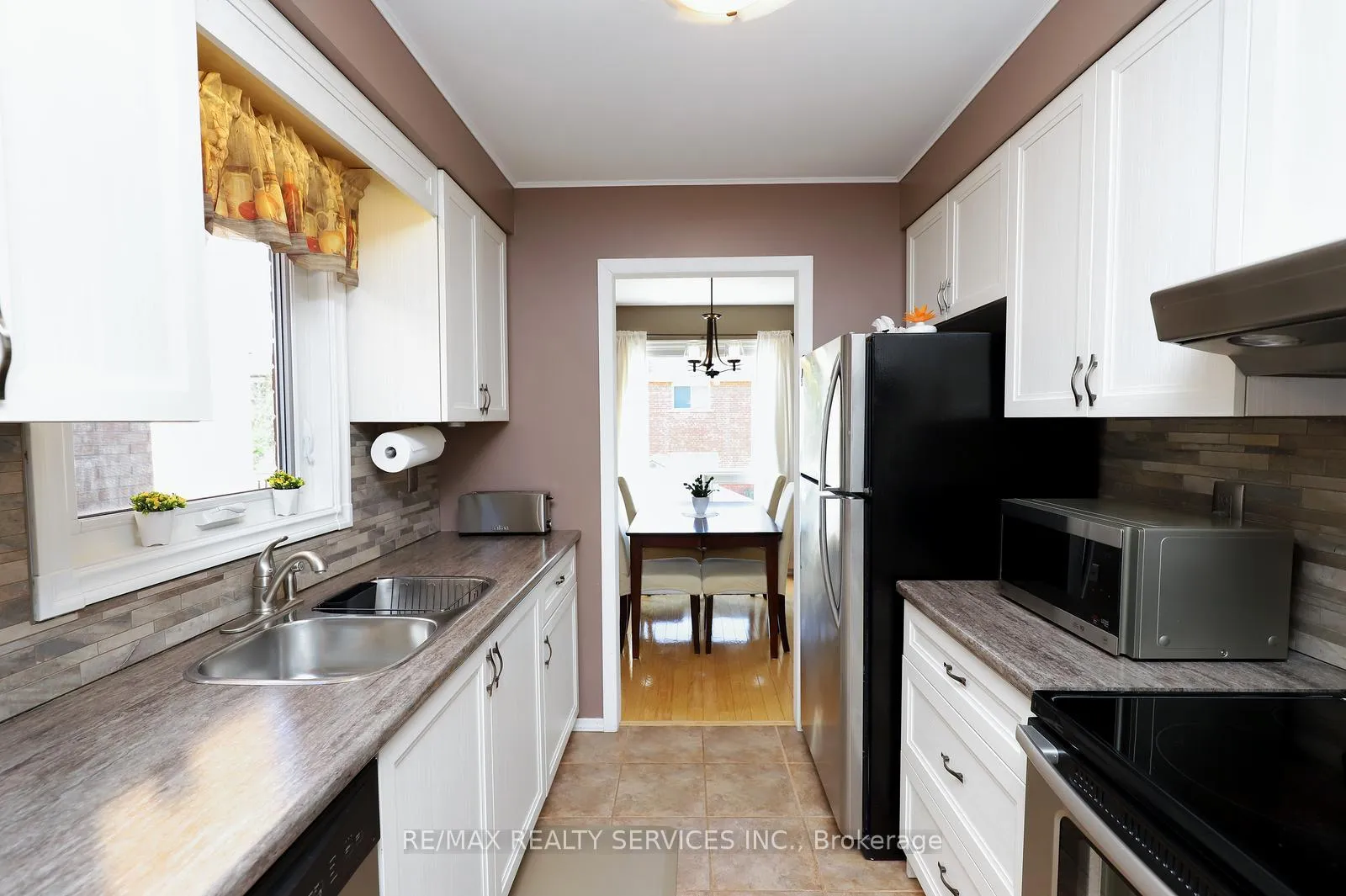 Photo 19 of 21 Shenstone Avenue, Brampton, Heart Lake West — HOMEH