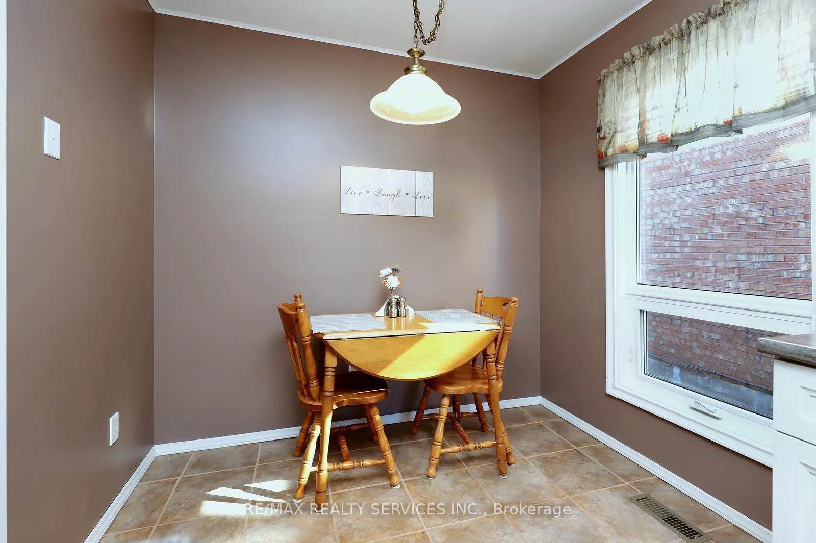 Photo 20 of 21 Shenstone Avenue, Brampton, Heart Lake West — HOMEH