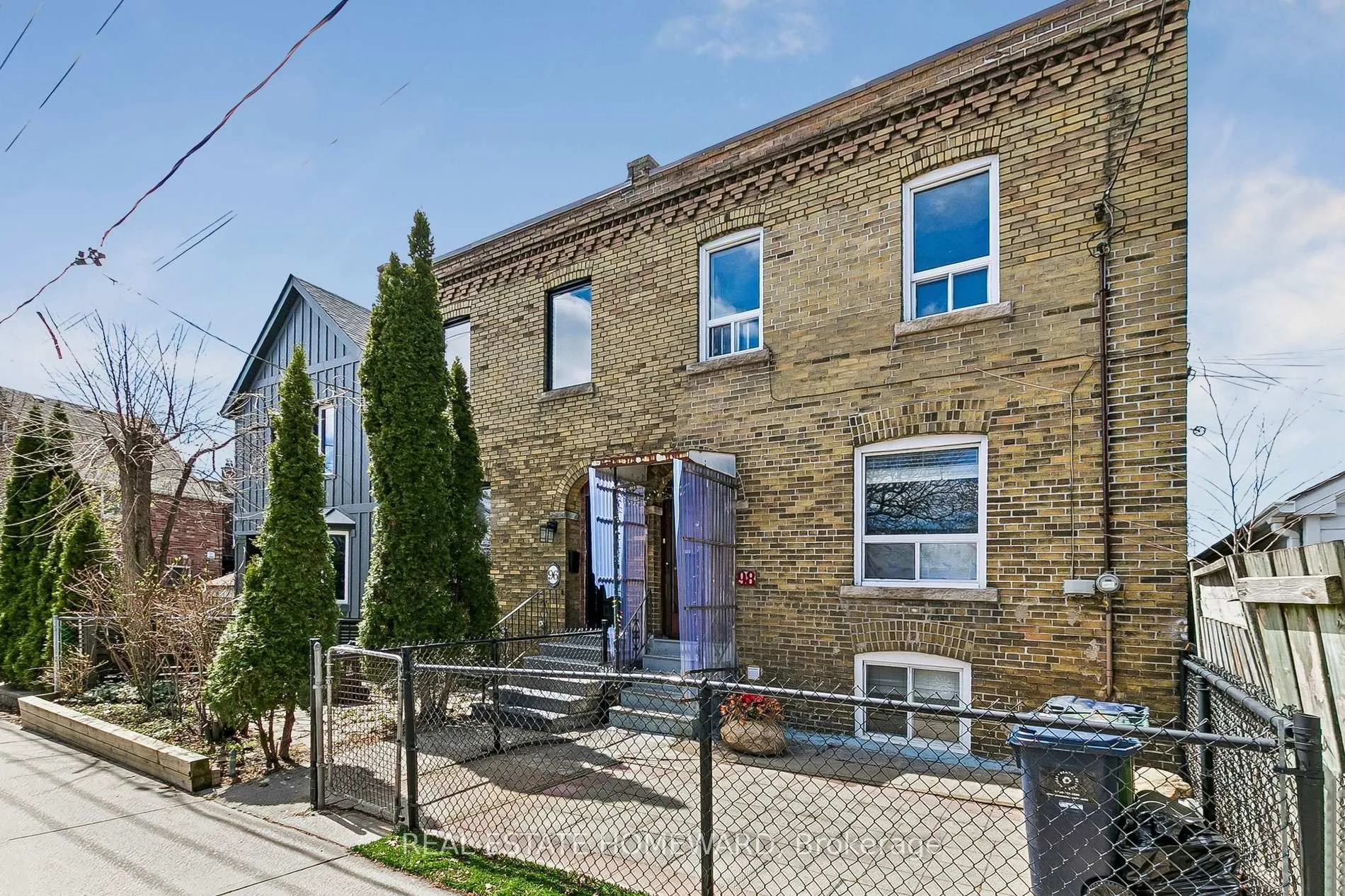 Photo 3 of 98 Via Italia, Toronto, Corso Italia-Davenport — HOMEH