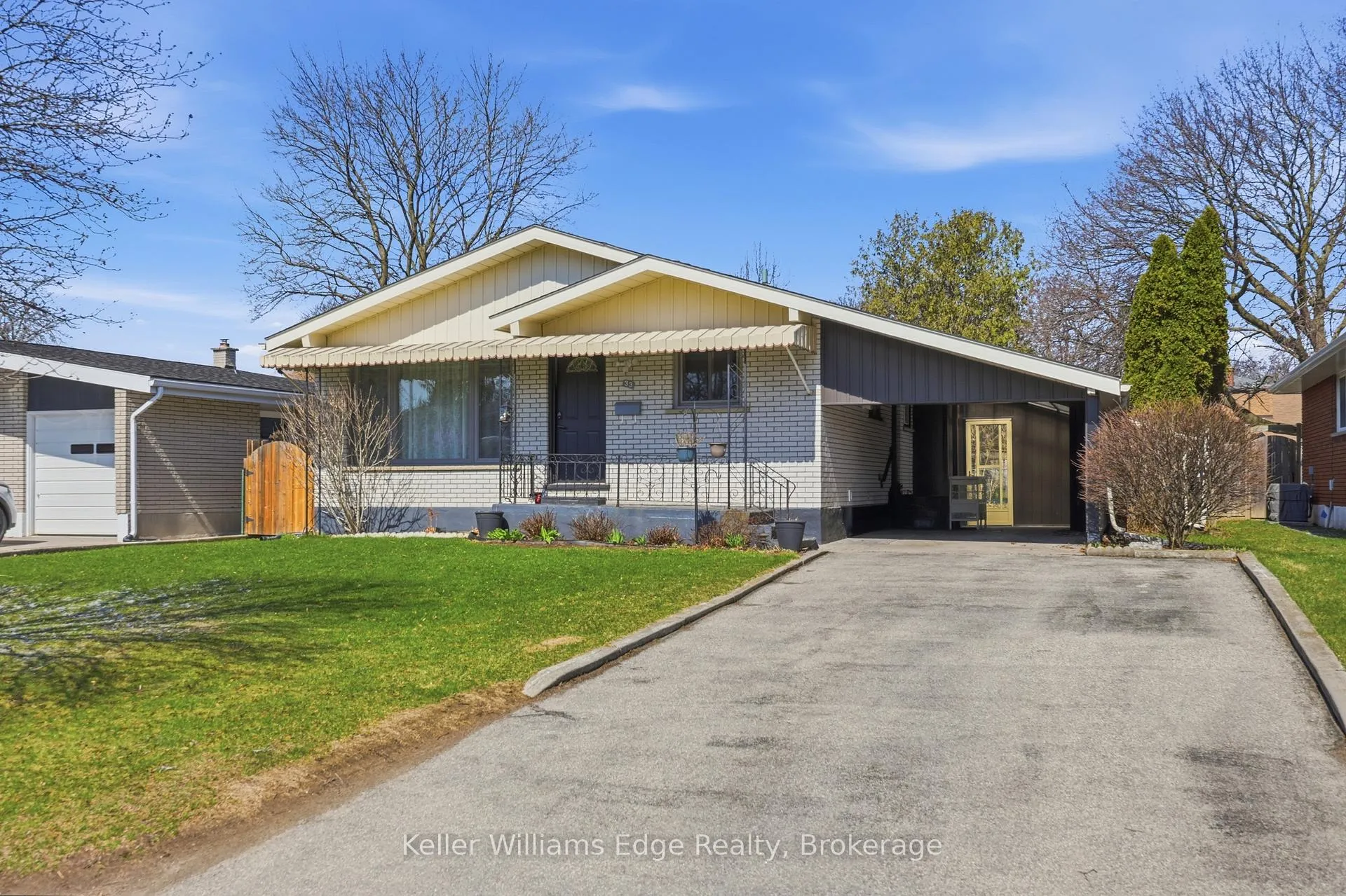 Photo 1 of 33 Buckingham Street, Brantford — HOMEH