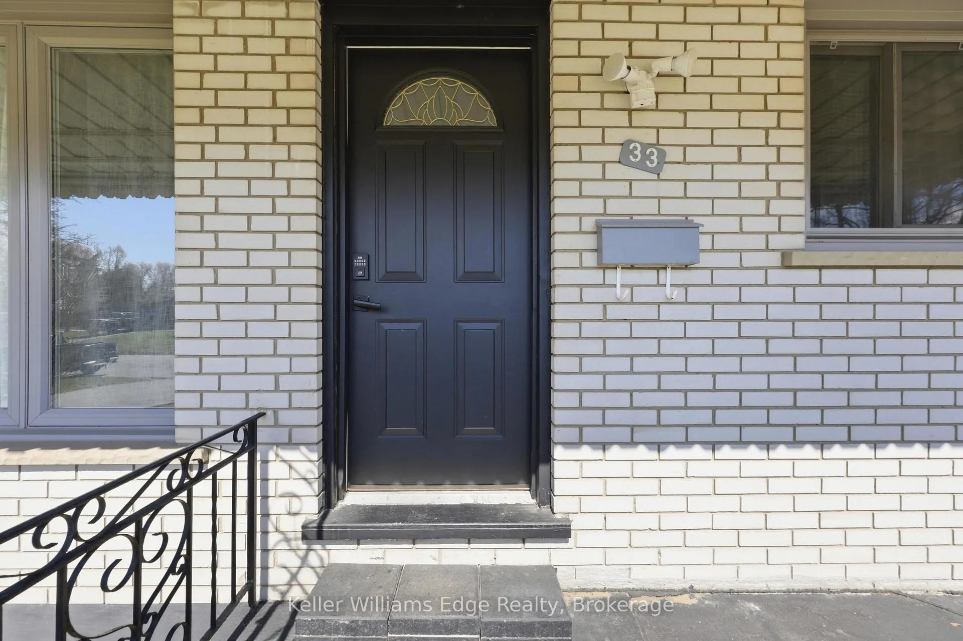 Photo 6 of 33 Buckingham Street, Brantford — HOMEH