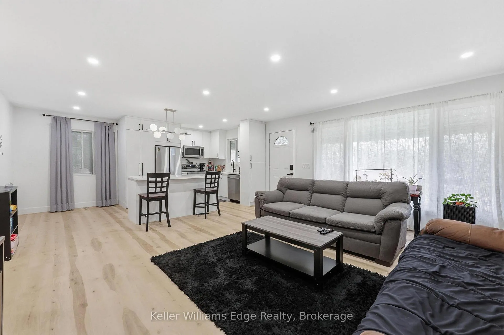 Photo 8 of 33 Buckingham Street, Brantford — HOMEH