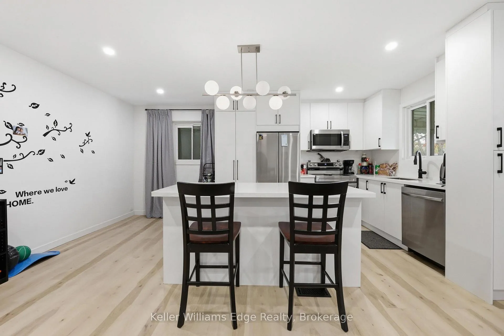 Photo 9 of 33 Buckingham Street, Brantford — HOMEH
