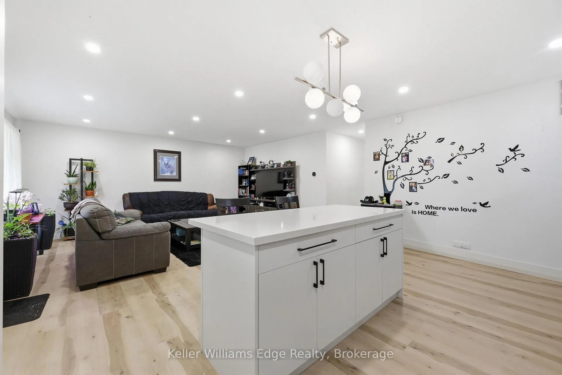 Photo 11 of 33 Buckingham Street, Brantford — HOMEH