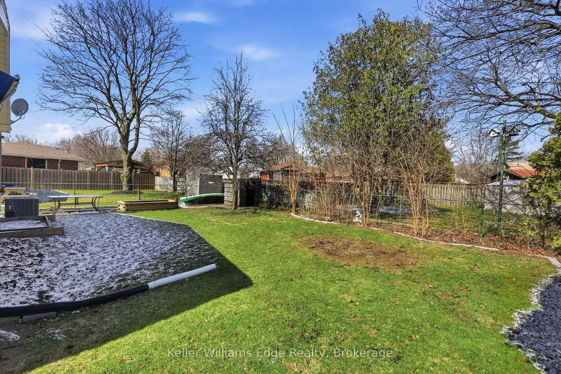 Photo 34 of 33 Buckingham Street, Brantford — HOMEH