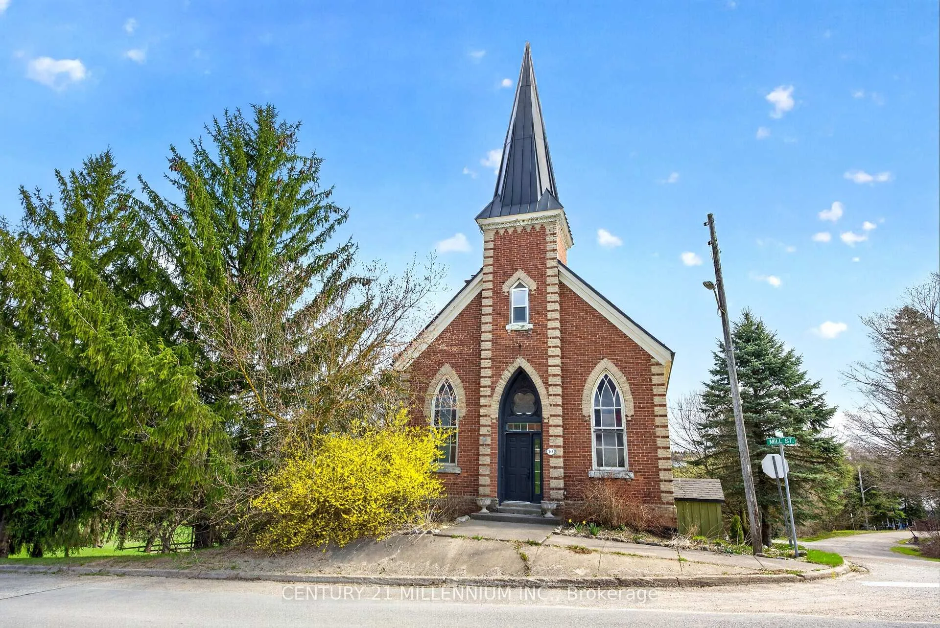 Photo 3 of 10 Mill Street, Amaranth, Rural Amaranth — HOMEH