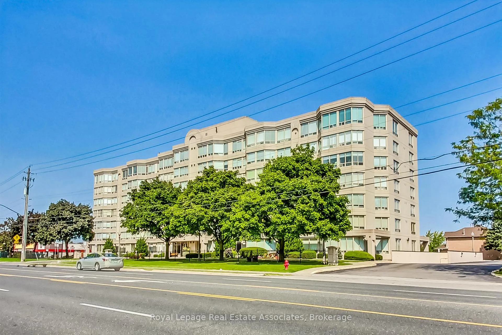 Photo 3 of Unit 501, 495 Highway 8, Hamilton, Stoney Creek — HOMEH