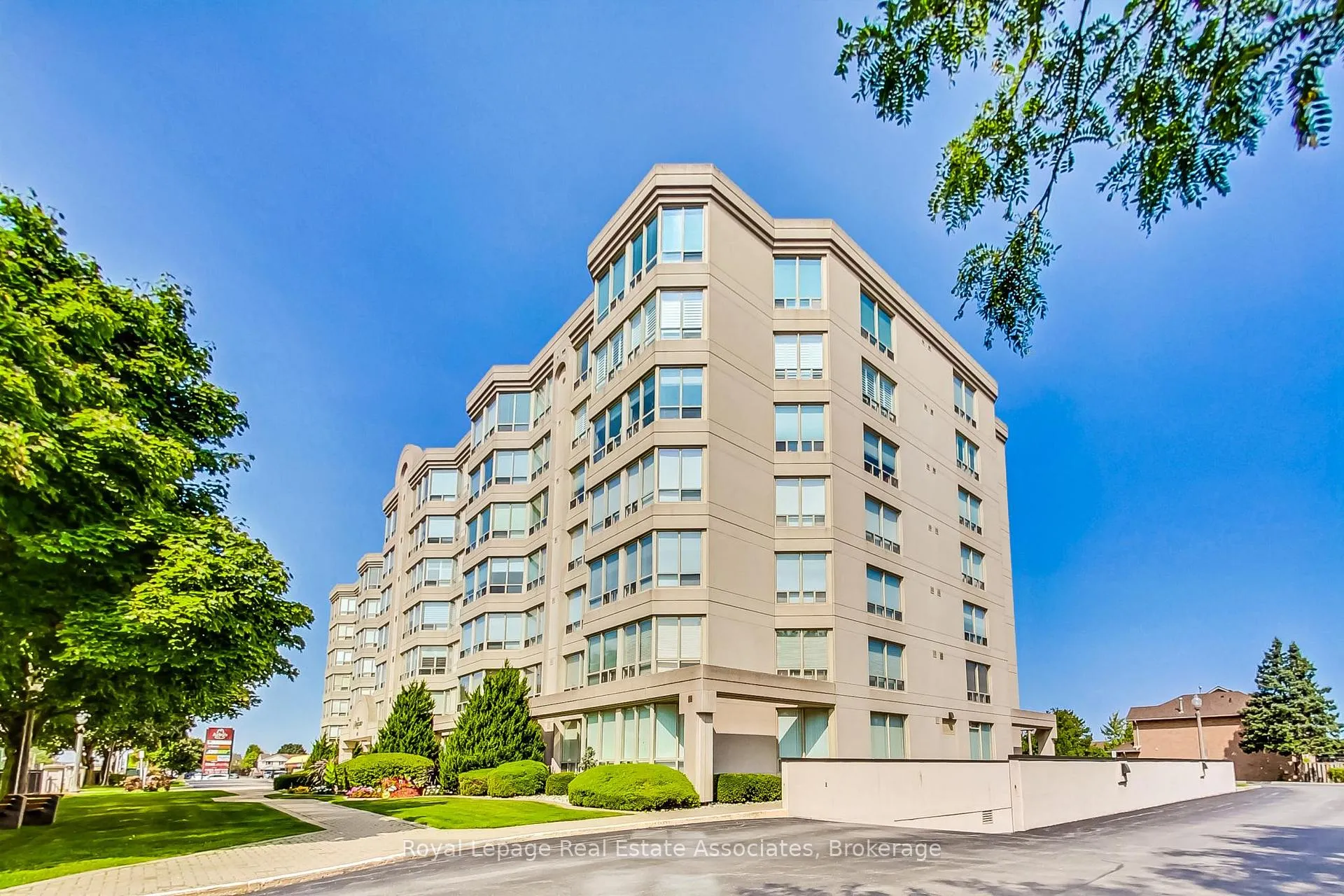 Photo 4 of Unit 501, 495 Highway 8, Hamilton, Stoney Creek — HOMEH